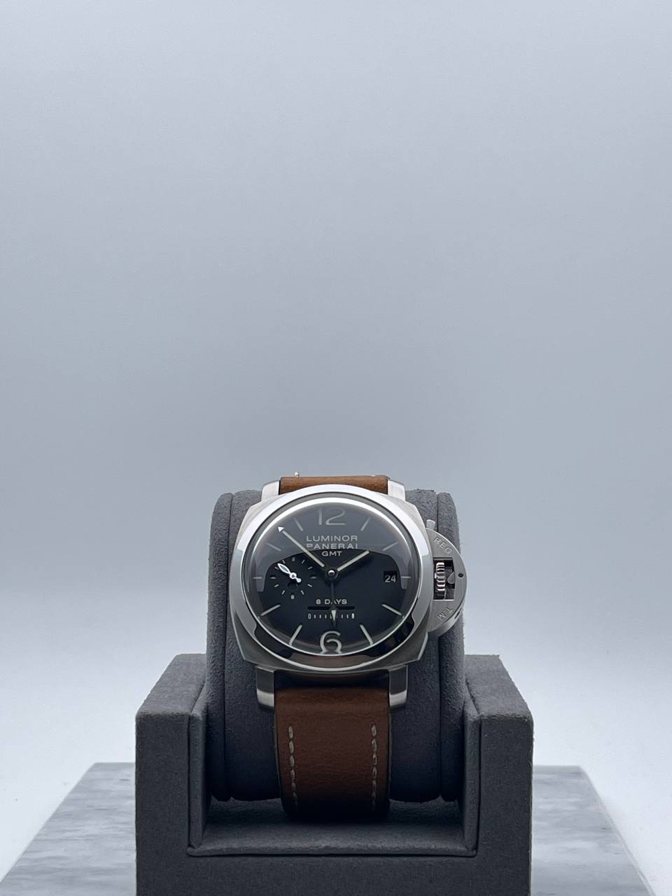 Panerai Luminor 1950 GMT 8 Days Dot Dial PAM00233