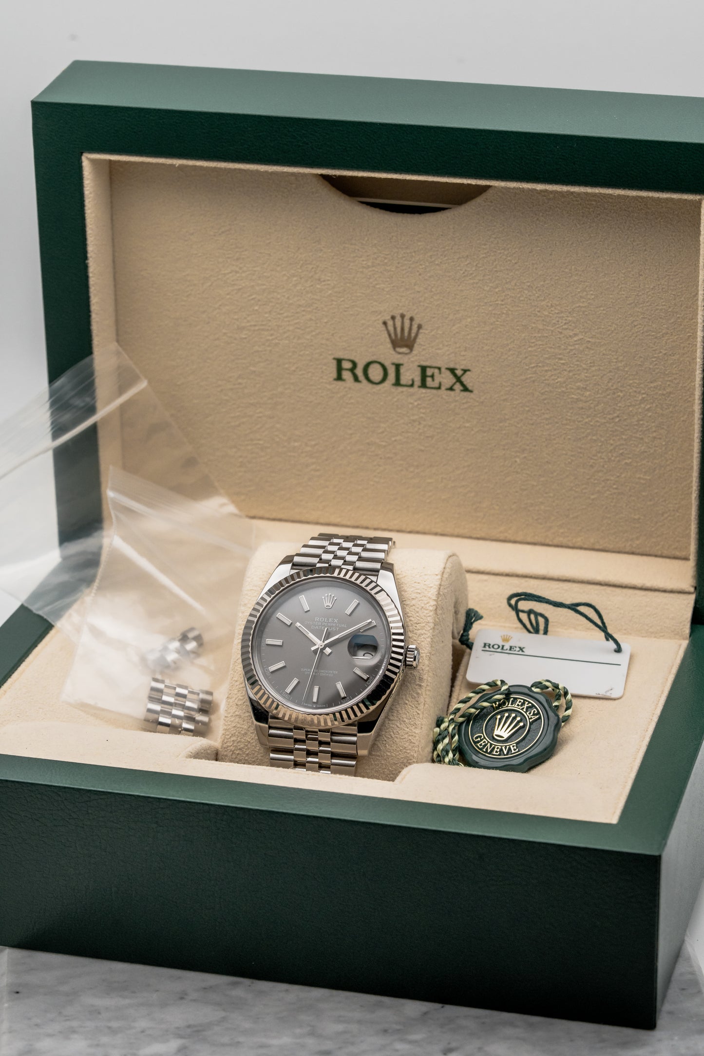 Rolex Datejust 41 126334 Grey Dial