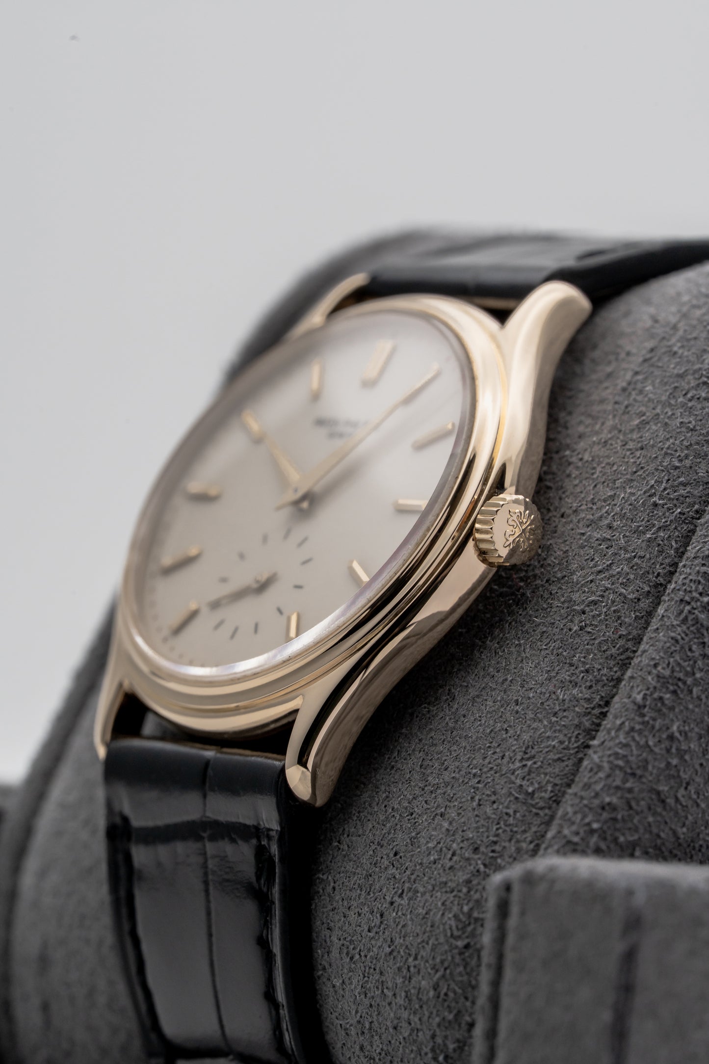 Patek Philippe 3923R Calatrava, Sigma Enamel Dial