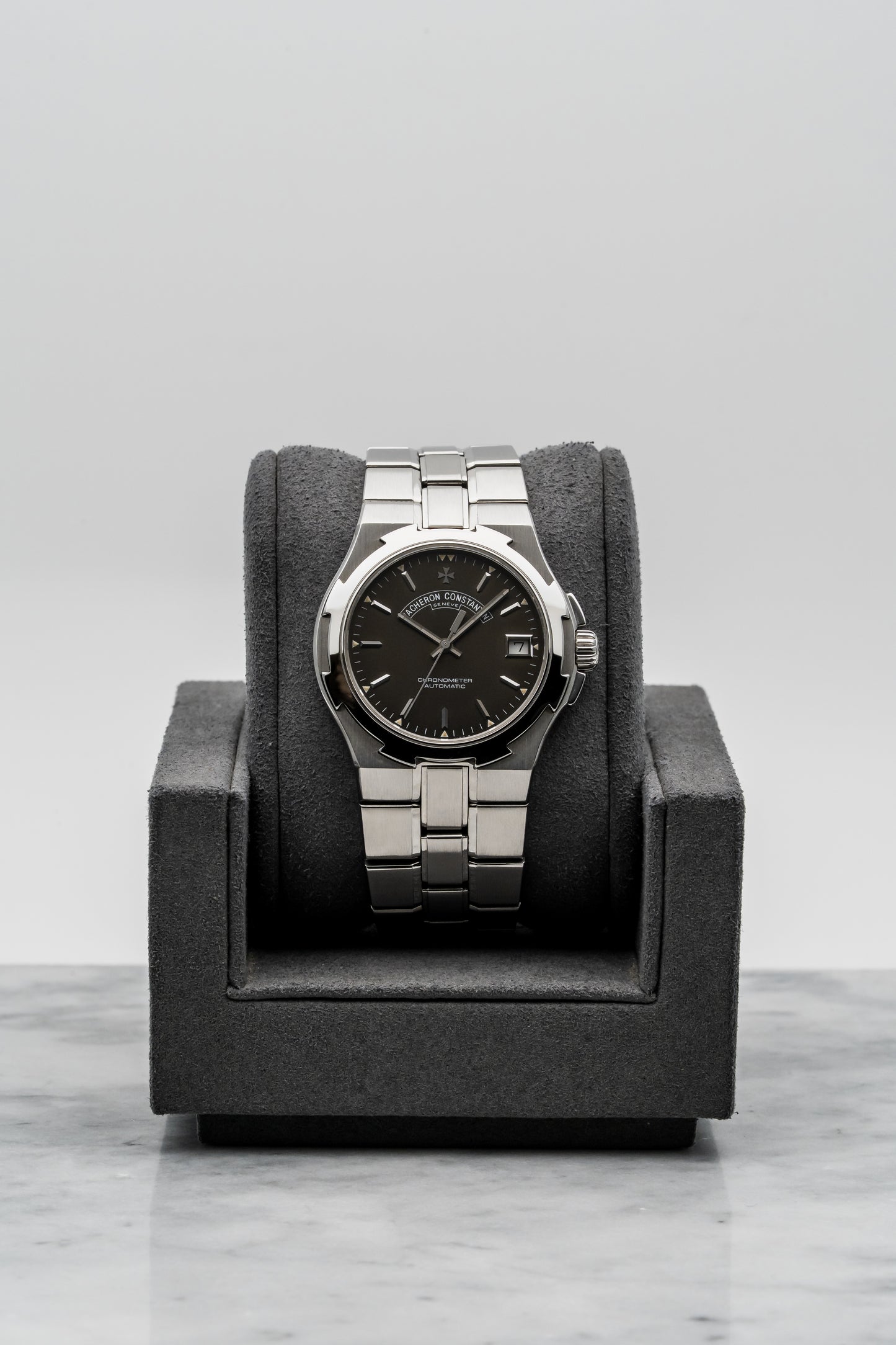 Vacheron Constantin Overseas 42040/423A-8459 Stainless Steel Black Dial