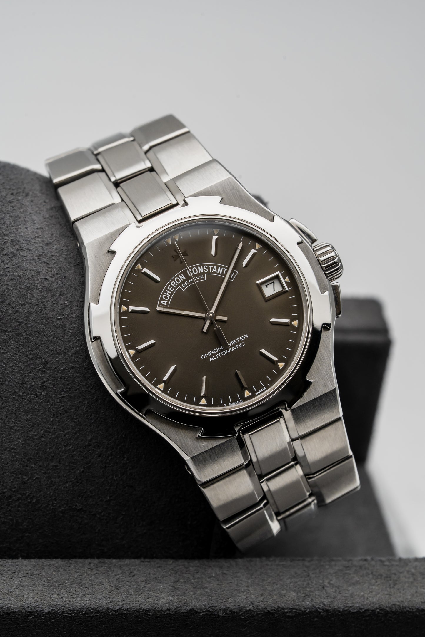 Vacheron Constantin Overseas 42040/423A-8459 Stainless Steel Black Dial