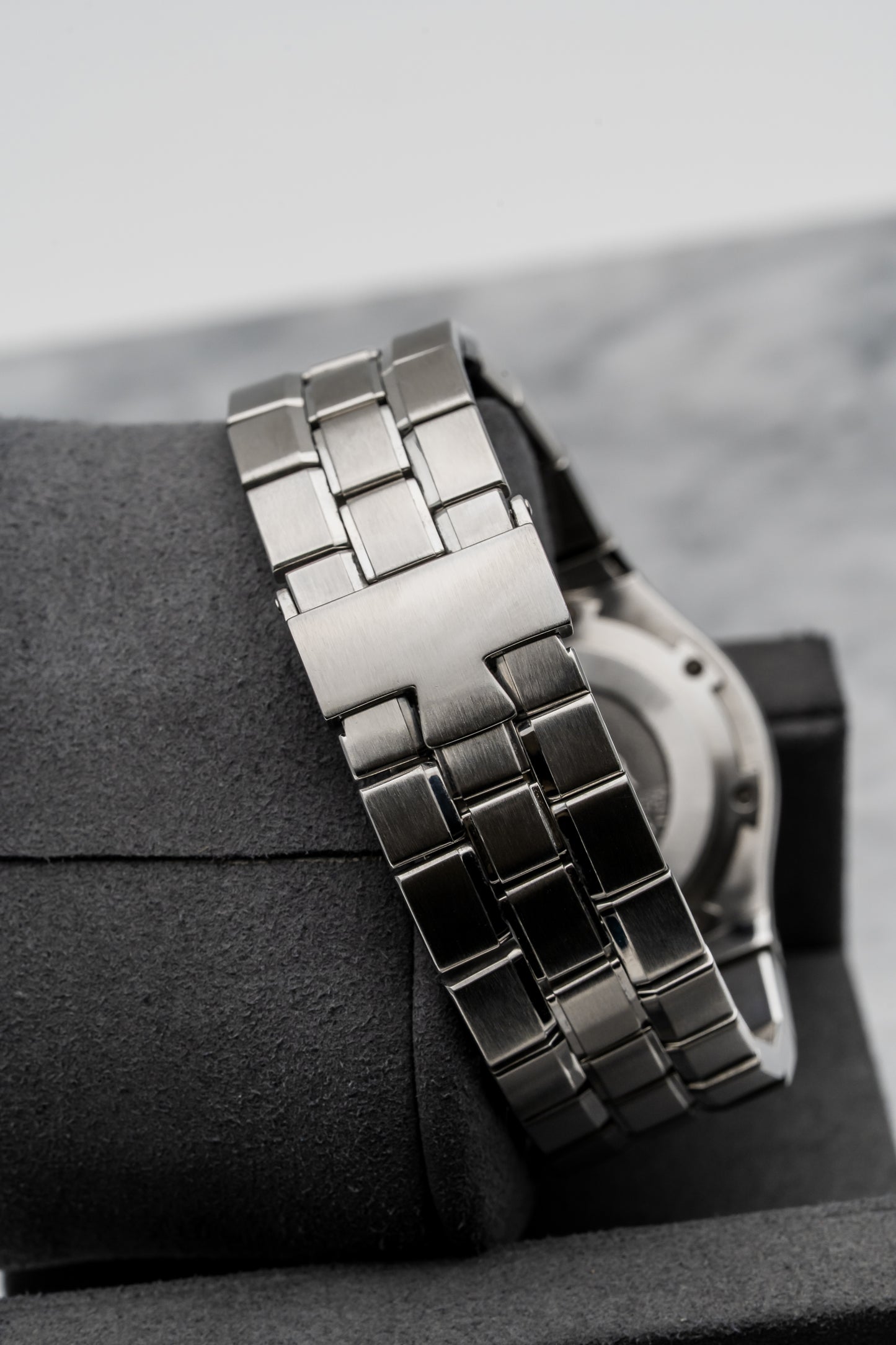 Vacheron Constantin Overseas 42040/423A-8459 Stainless Steel Black Dial