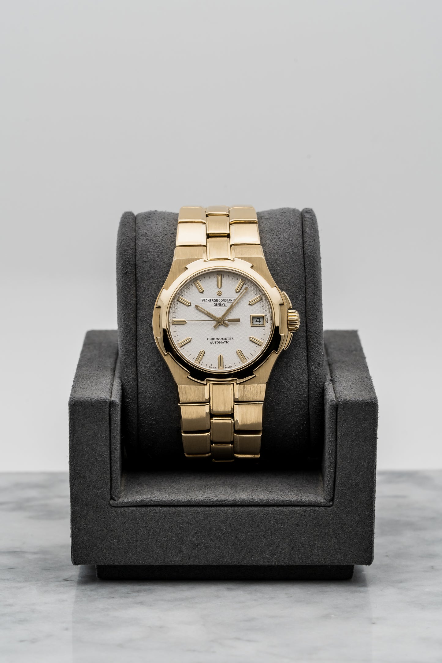 Vacheron Constantin Overseas 42040/423J White Dial Yellow Gold