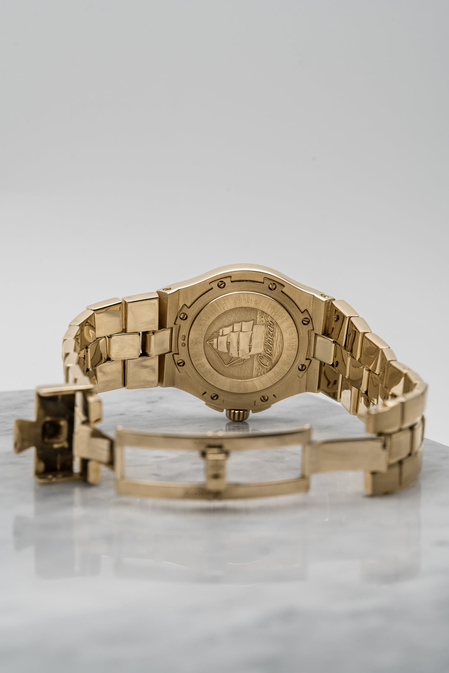 Vacheron Constantin Overseas 42040/423J White Dial Yellow Gold