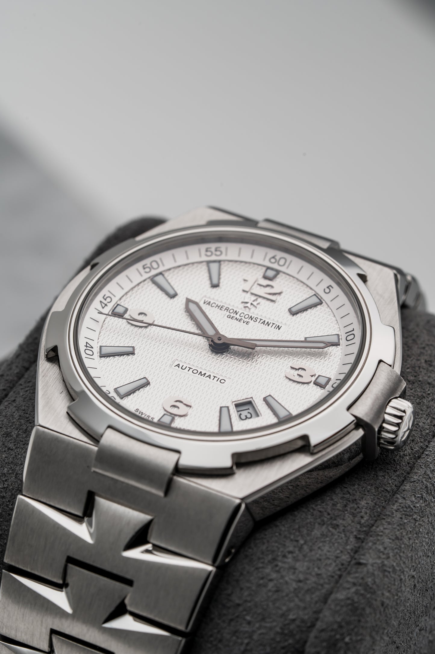 Vacheron Constantin Overseas 47040/B01A-9093 White Dial