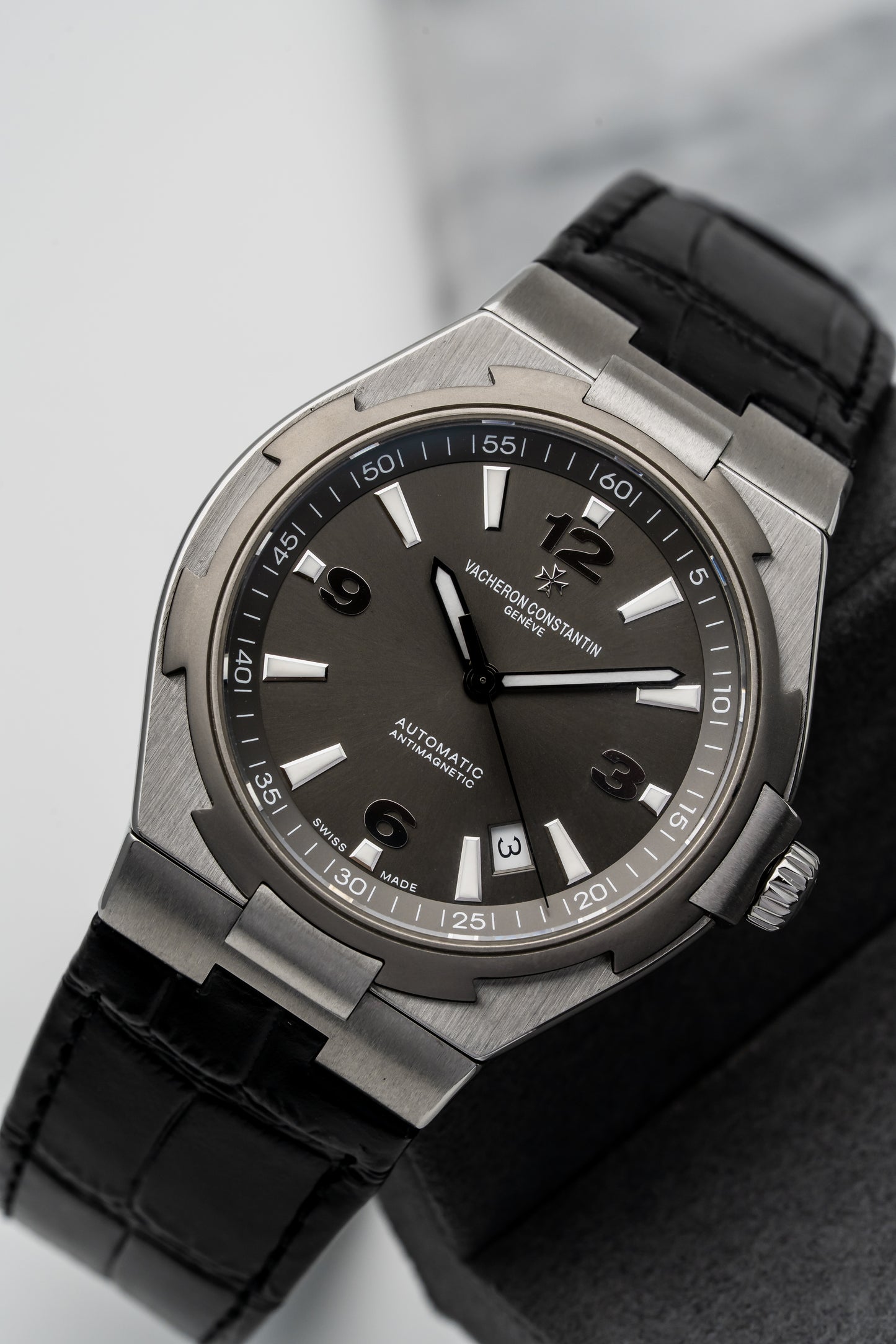 Vacheron Constantin Overseas 47040/000W-9500 – Titanium/Steel, Black Dial