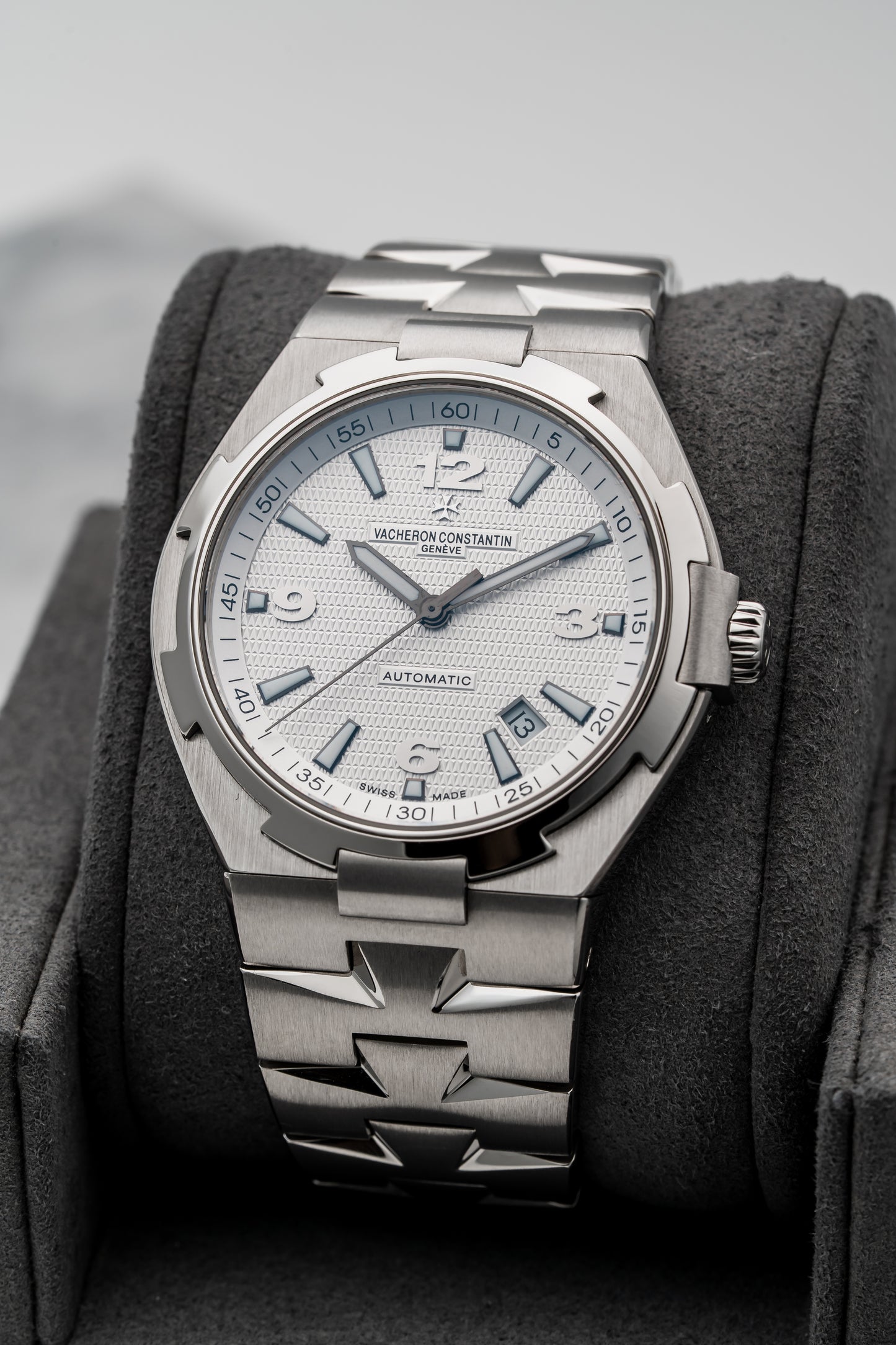 Vacheron Constantin Overseas 47040/B01A-9093 White Dial
