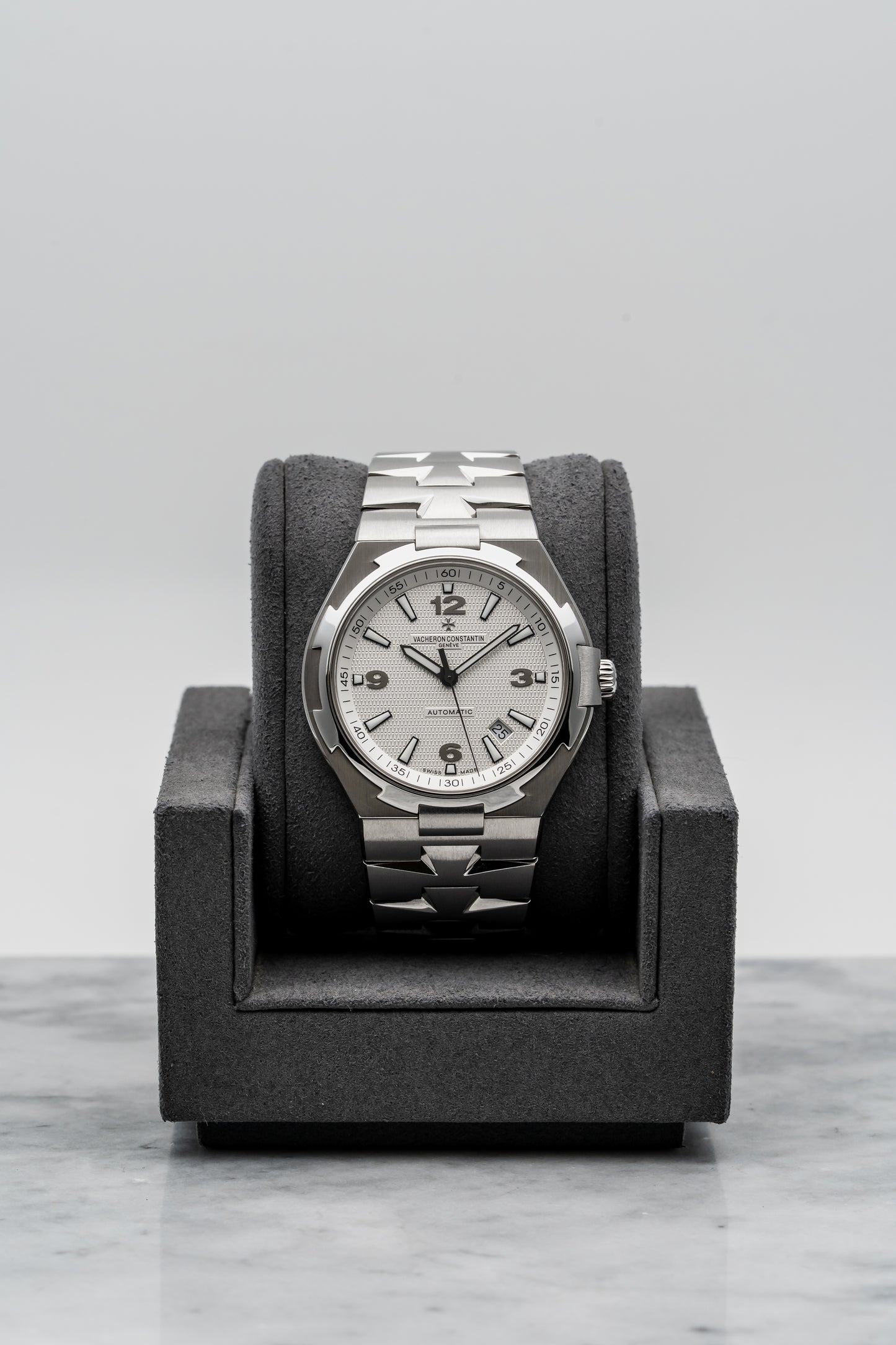 Vacheron Constantin Overseas Automatic 47040/B01A-9093 Silver Guilloché Dial