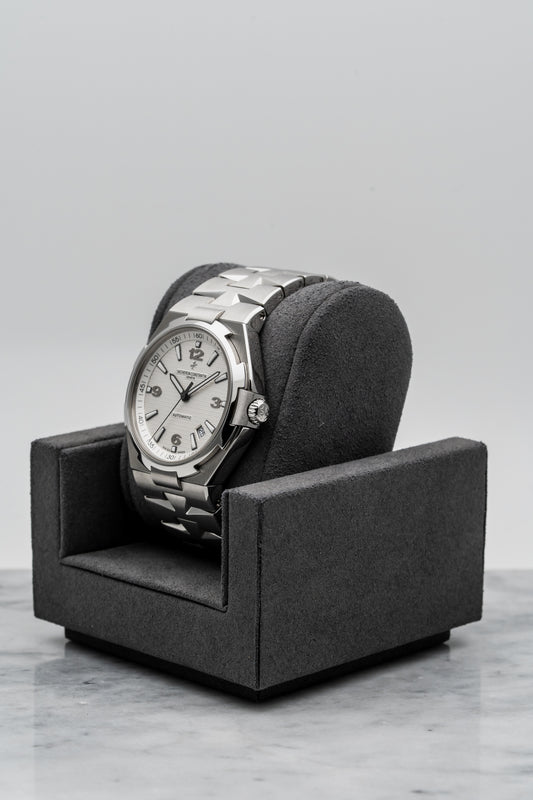 Vacheron Constantin Overseas Automatic 47040/B01A-9093 Silver Guilloché Dial