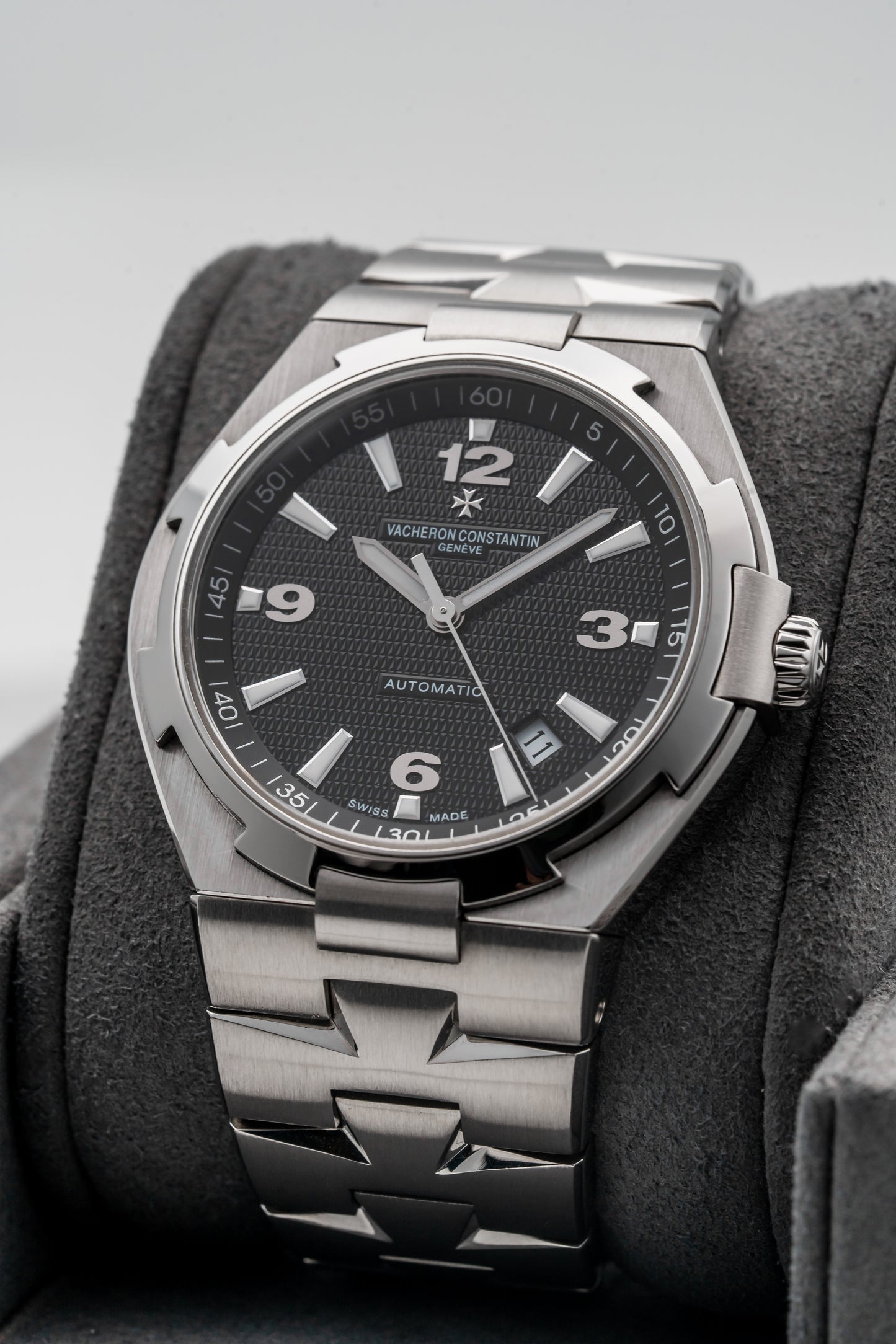 Vacheron Constantin Overseas 47040/B01A-9094 Black Dial