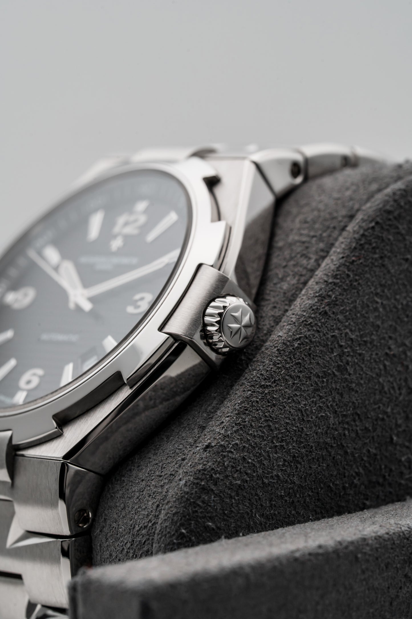 Vacheron Constantin Overseas 47040/B01A-9094 Black Dial