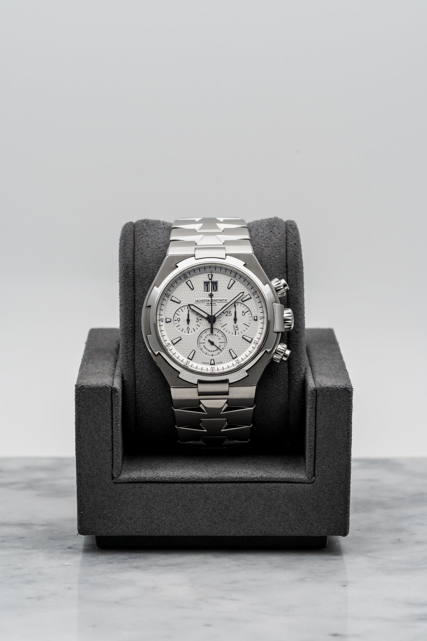 Vacheron Constantin Overseas Chronograph 49150/B01A-9095 – Stainless Steel, Silver Guilloché Dial