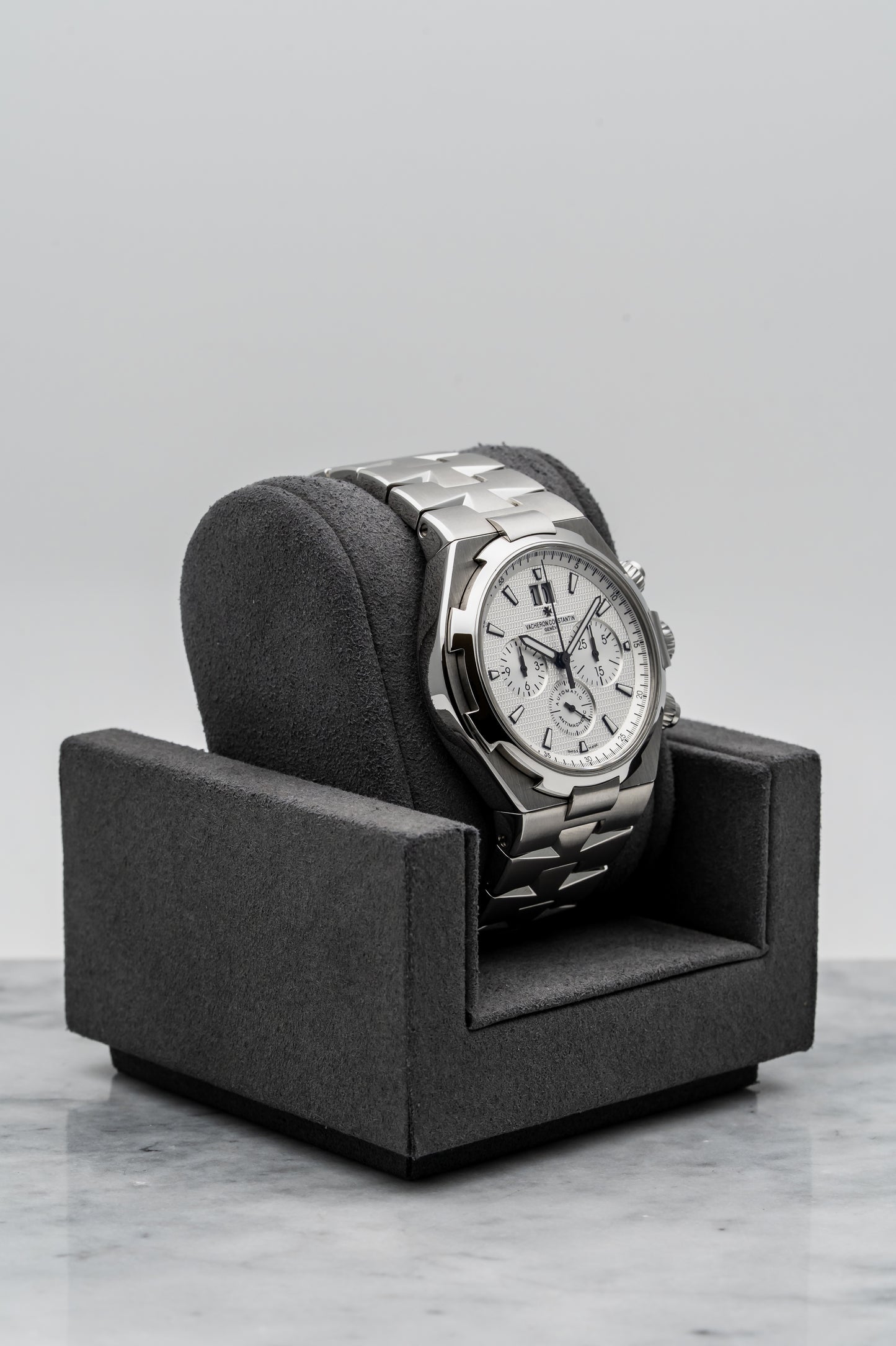 Vacheron Constantin Overseas Chronograph 49150/B01A-9095 – Stainless Steel, Silver Guilloché Dial
