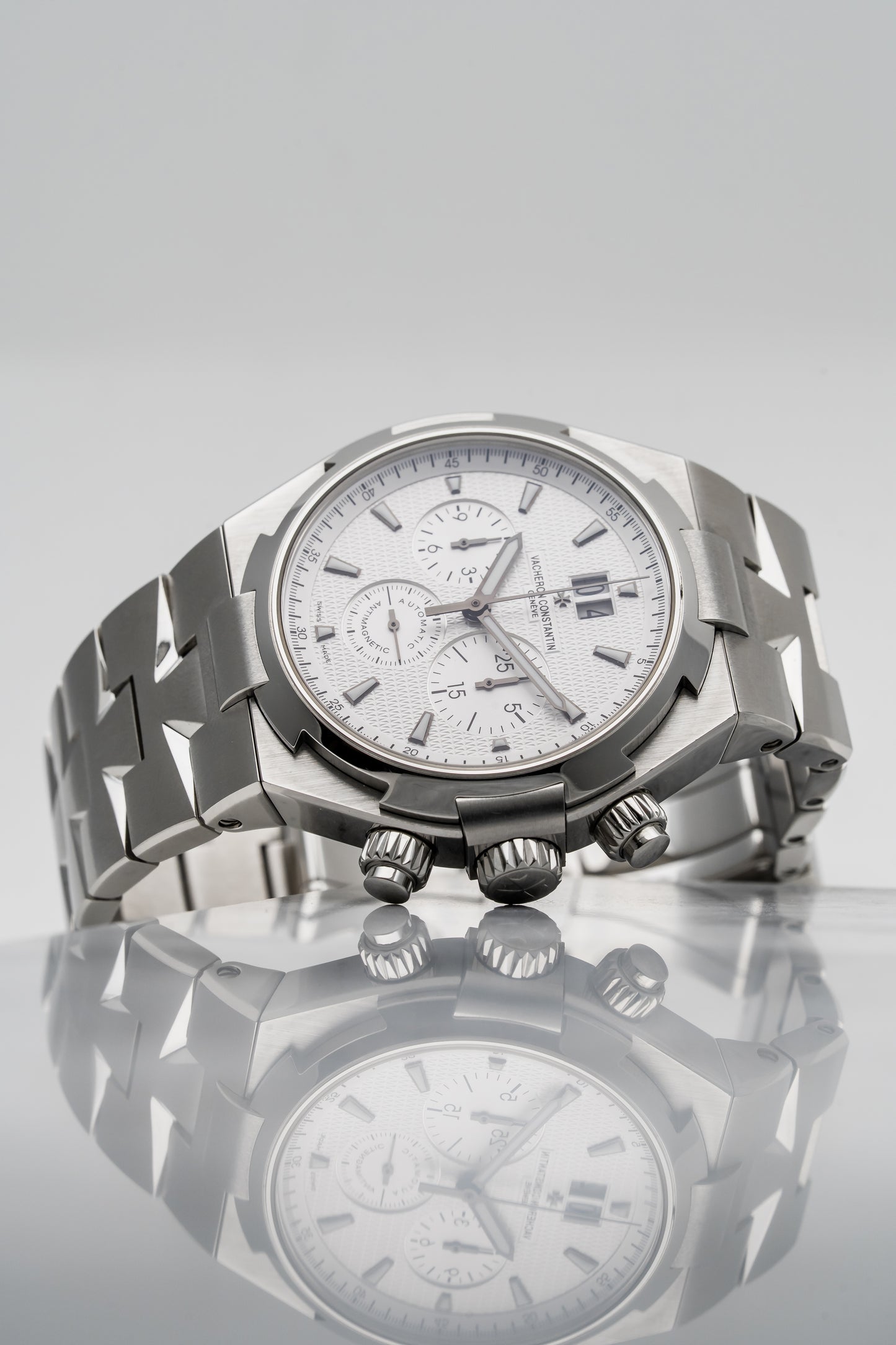 Vacheron Constantin Overseas Chronograph 49150/B01A