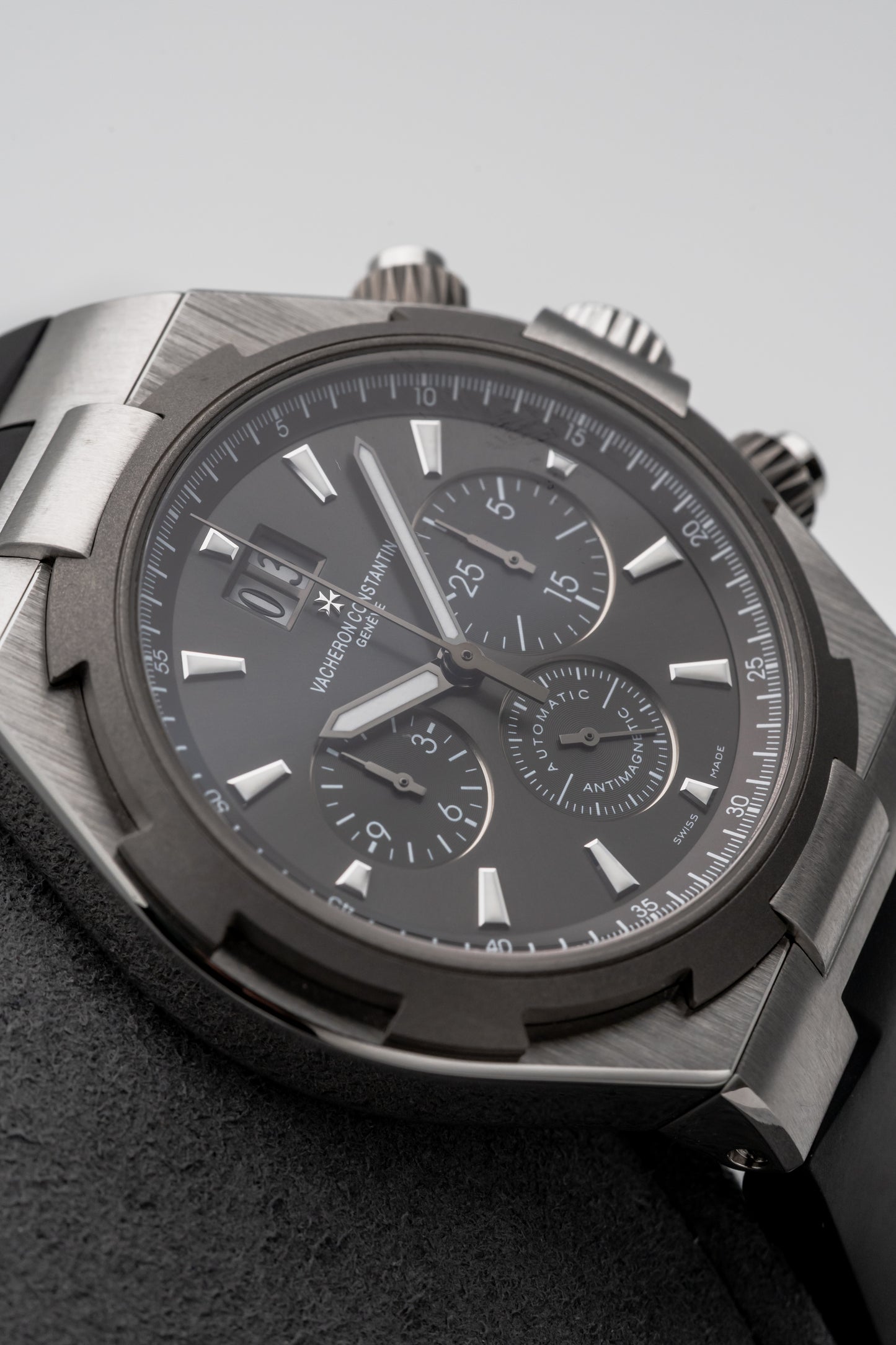 Vacheron Constantin Overseas Chronograph 49150/000W-9501 “Deep Stream”