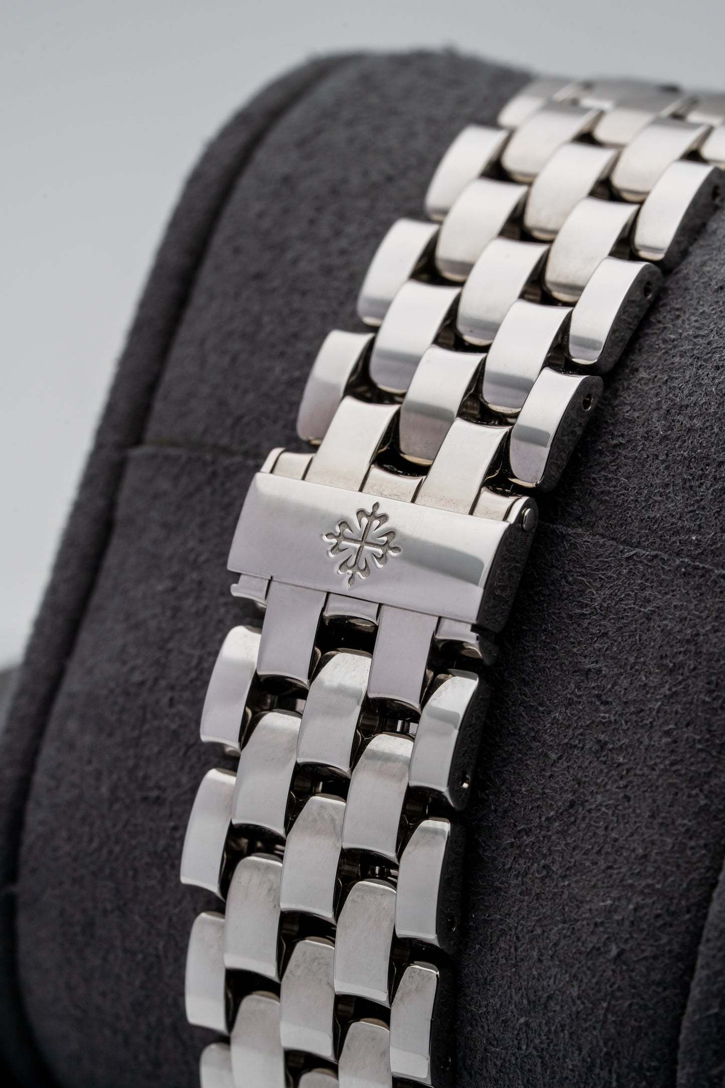 Patek Philippe World Time 5130/1G White Gold, Black Guilloché Dial