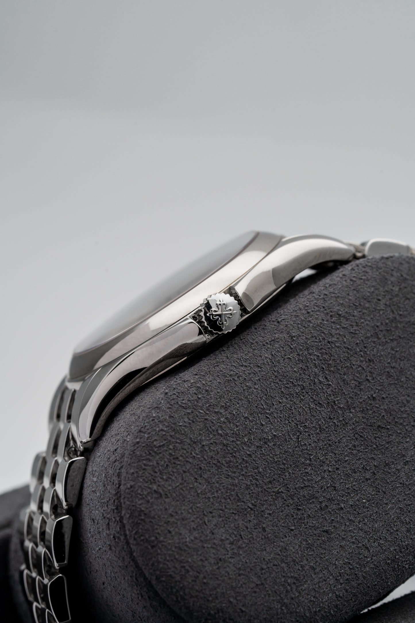 Patek Philippe World Time 5130/1G White Gold, Black Guilloché Dial