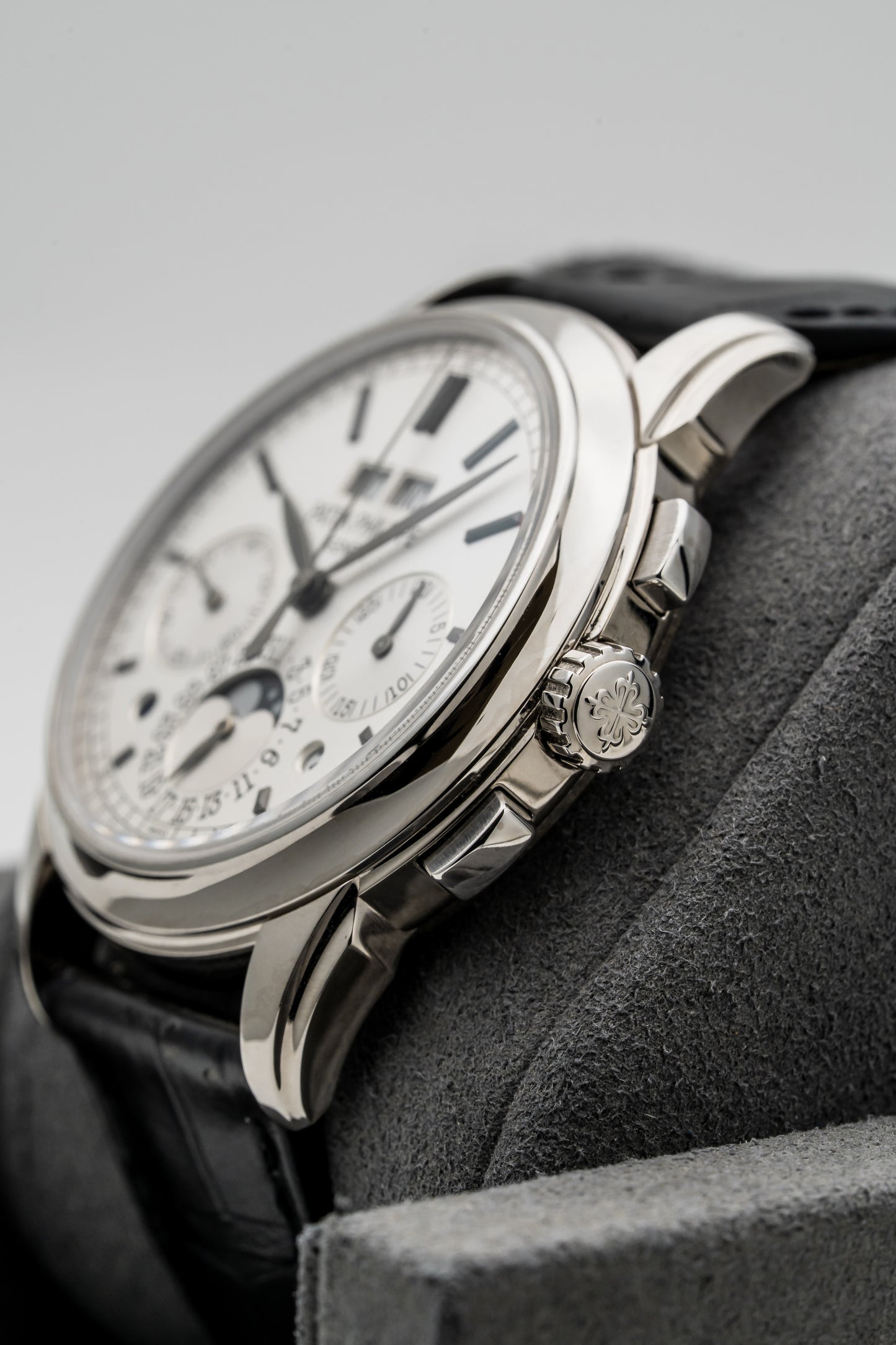 Patek Philippe 5270G‑001 Perpetual Calendar Chronograph White Gold