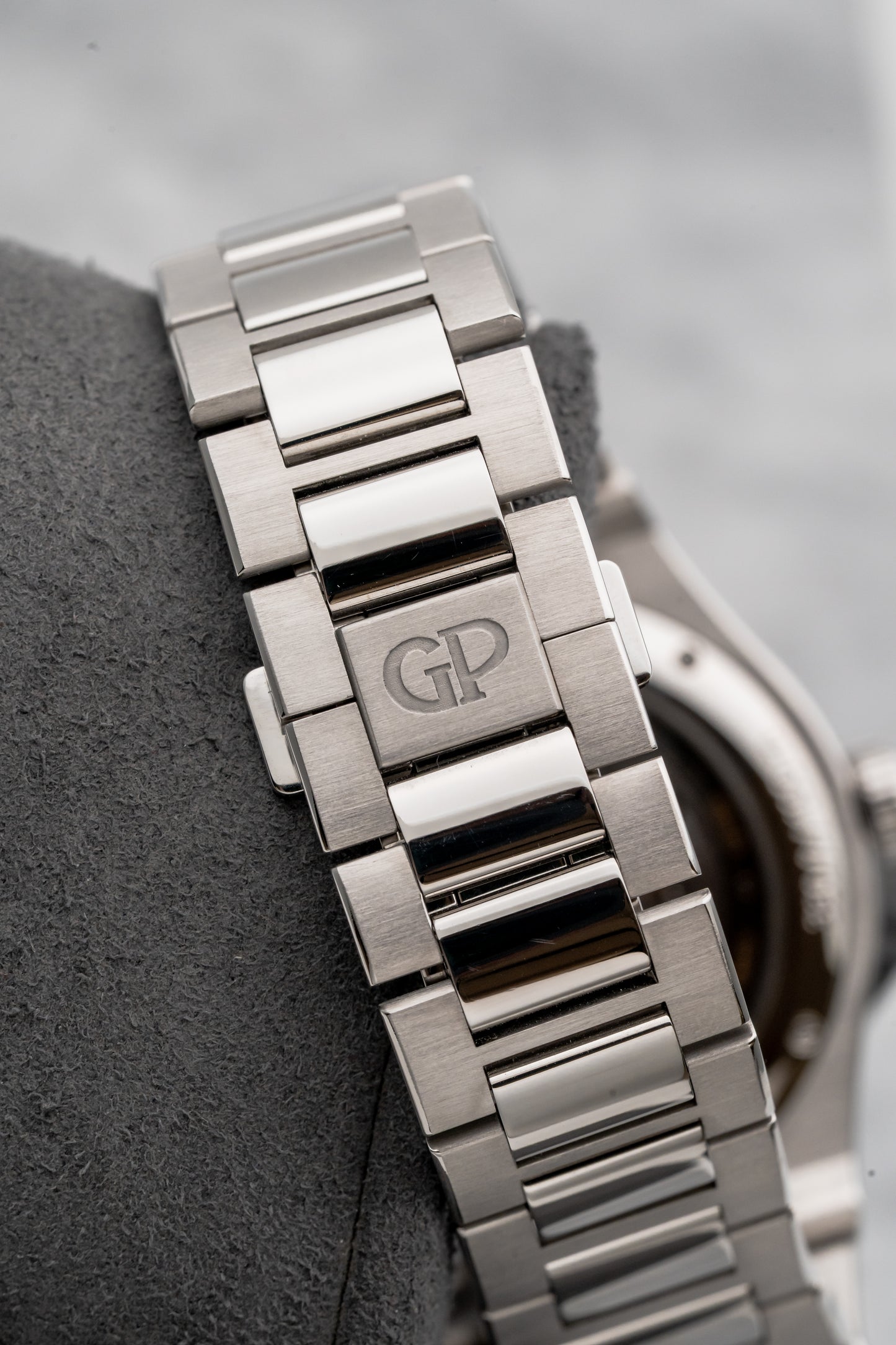 Girard-Perregaux Laureato Skeleton 81015-11-001-11A