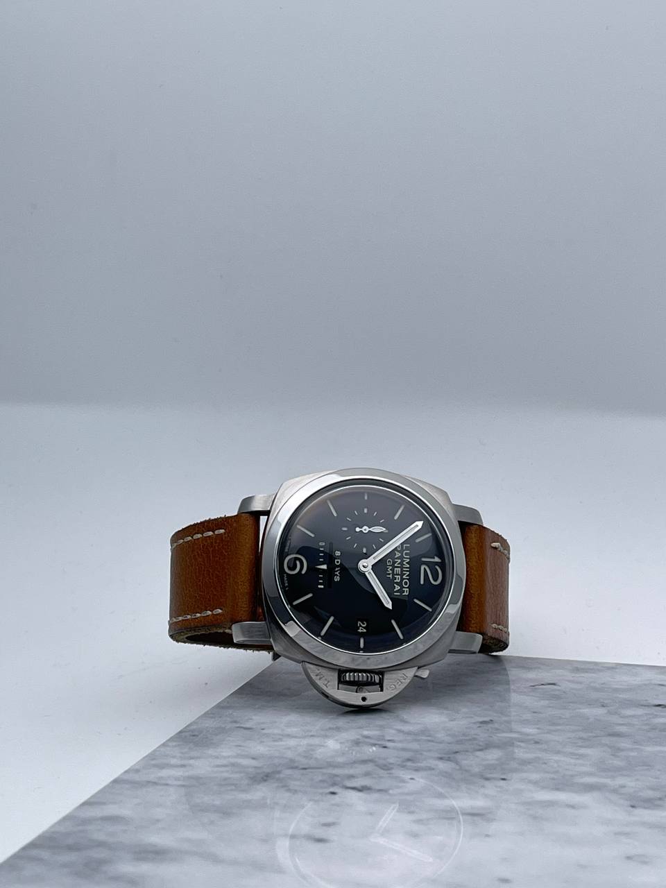 Panerai Luminor 1950 GMT 8 Days Dot Dial PAM00233