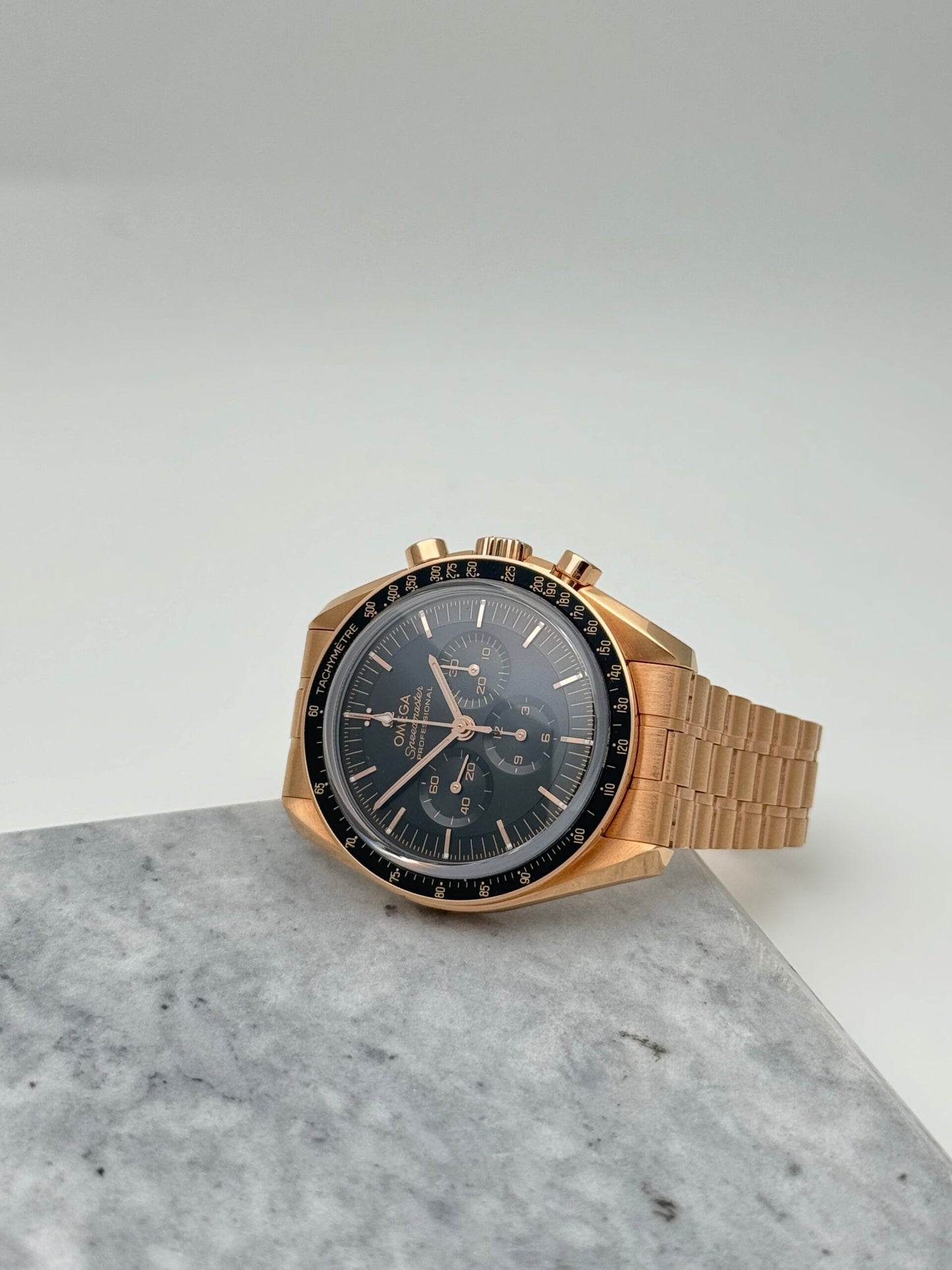 Omega Speedmaster 31060425001001