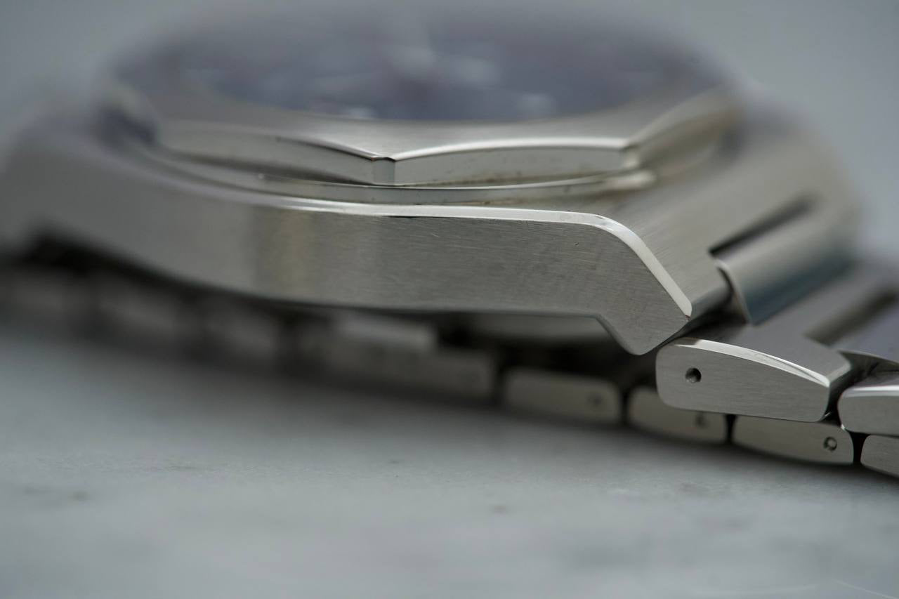 Girard Perregaux Laureato Chronograph 81020-11-431-11A