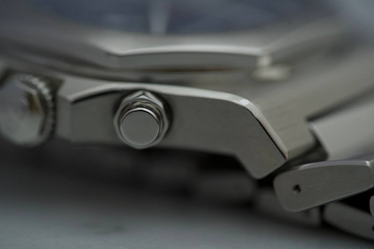 Girard Perregaux Laureato Chronograph 81020-11-431-11A