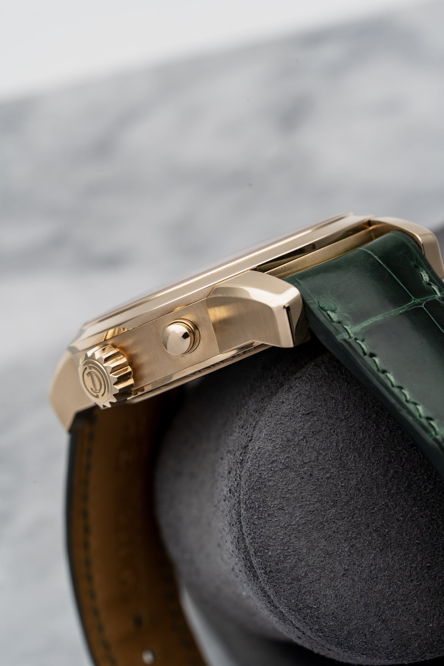 Armin Strom Mirrored Force Resonance RG16.RF.5N.AL.L.40 Rose Gold, White Enamel Dial