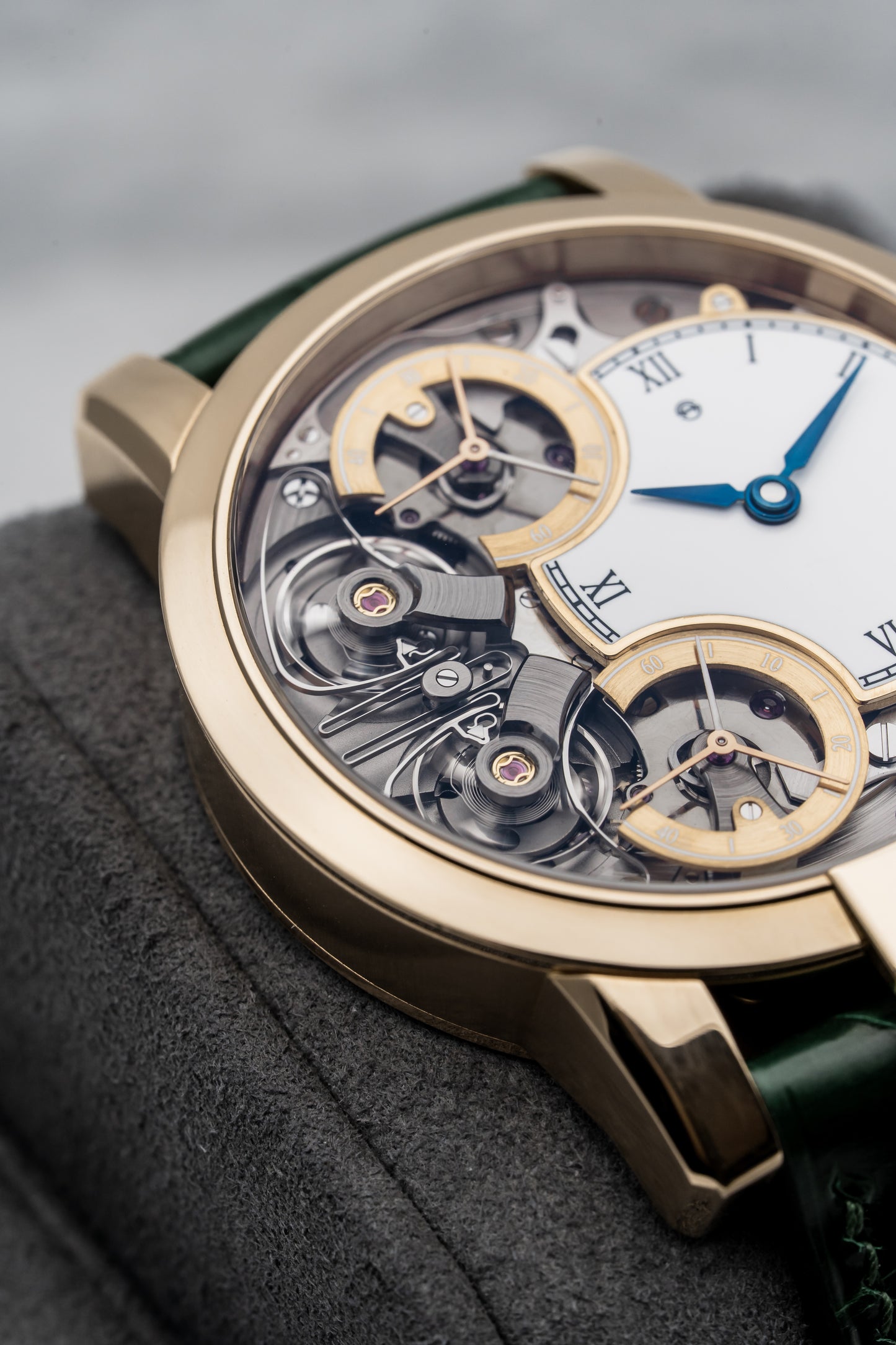 Armin Strom Mirrored Force Resonance RG16.RF.5N.AL.L.40 Rose Gold, White Enamel Dial