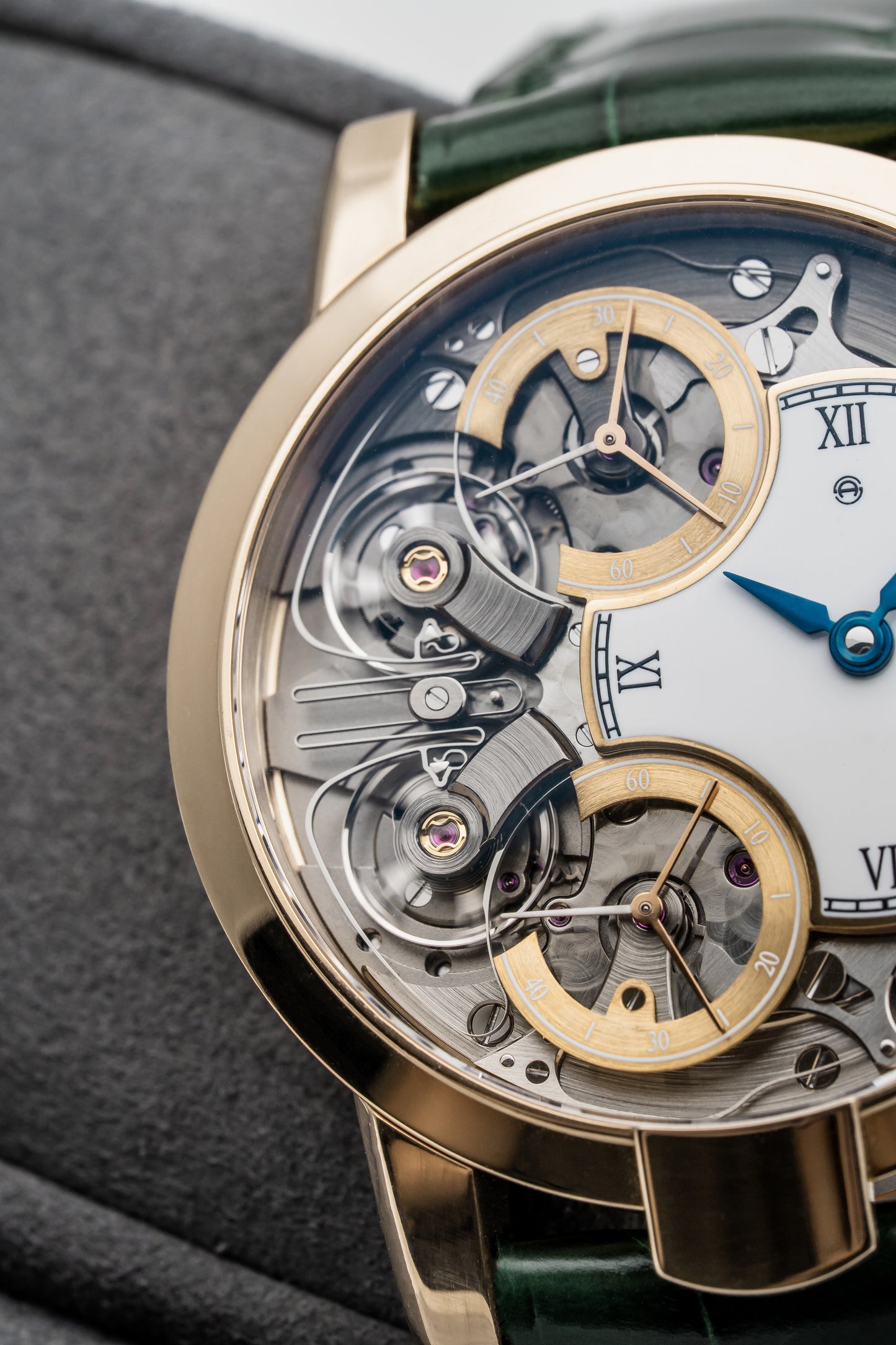 Armin Strom Mirrored Force Resonance RG16.RF.5N.AL.L.40 Rose Gold, White Enamel Dial