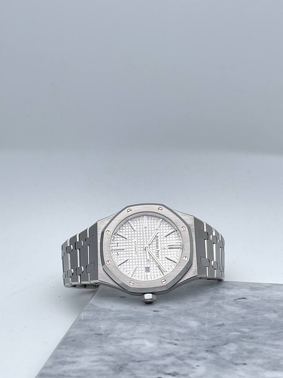 Audemars Piguet Royal Oak 15400ST White Dial
