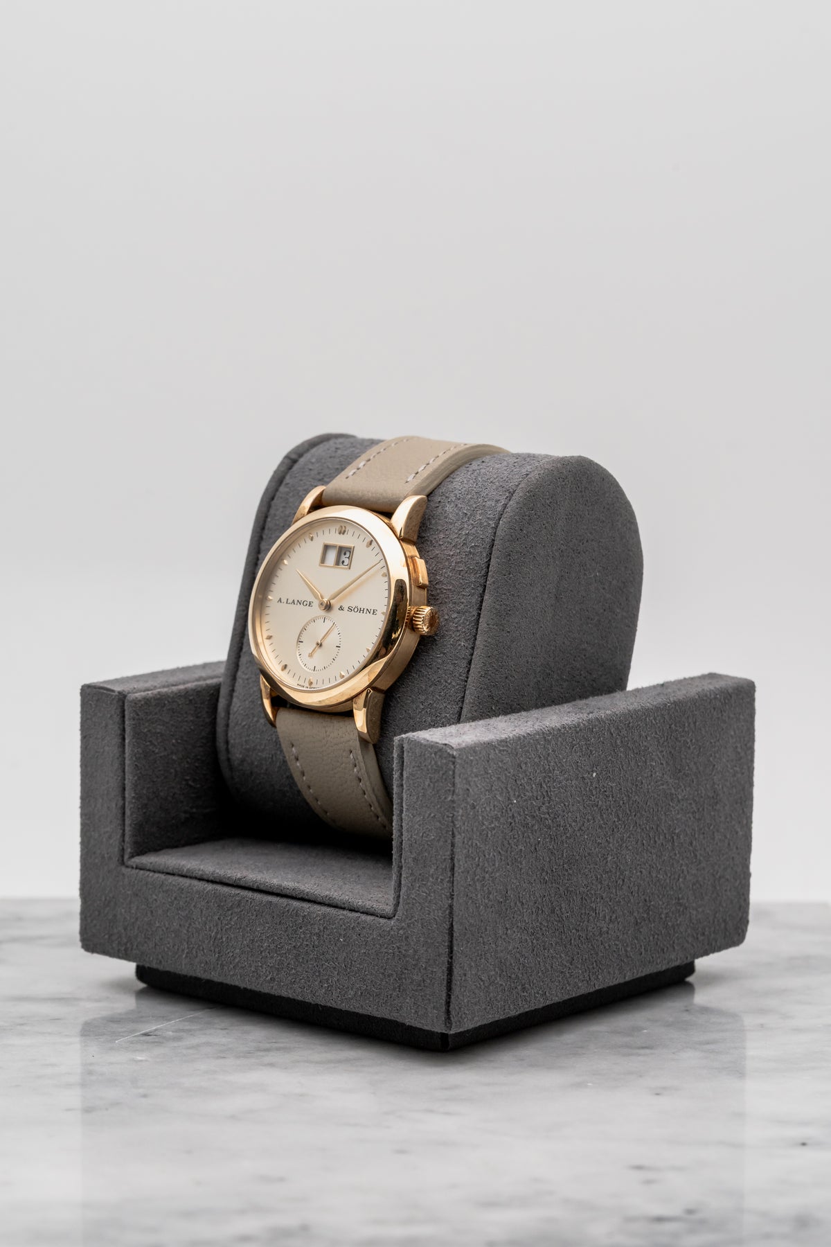 A. Lange & Söhne Saxonia Big Date Closed Caseback 105.001 Champagne Dial