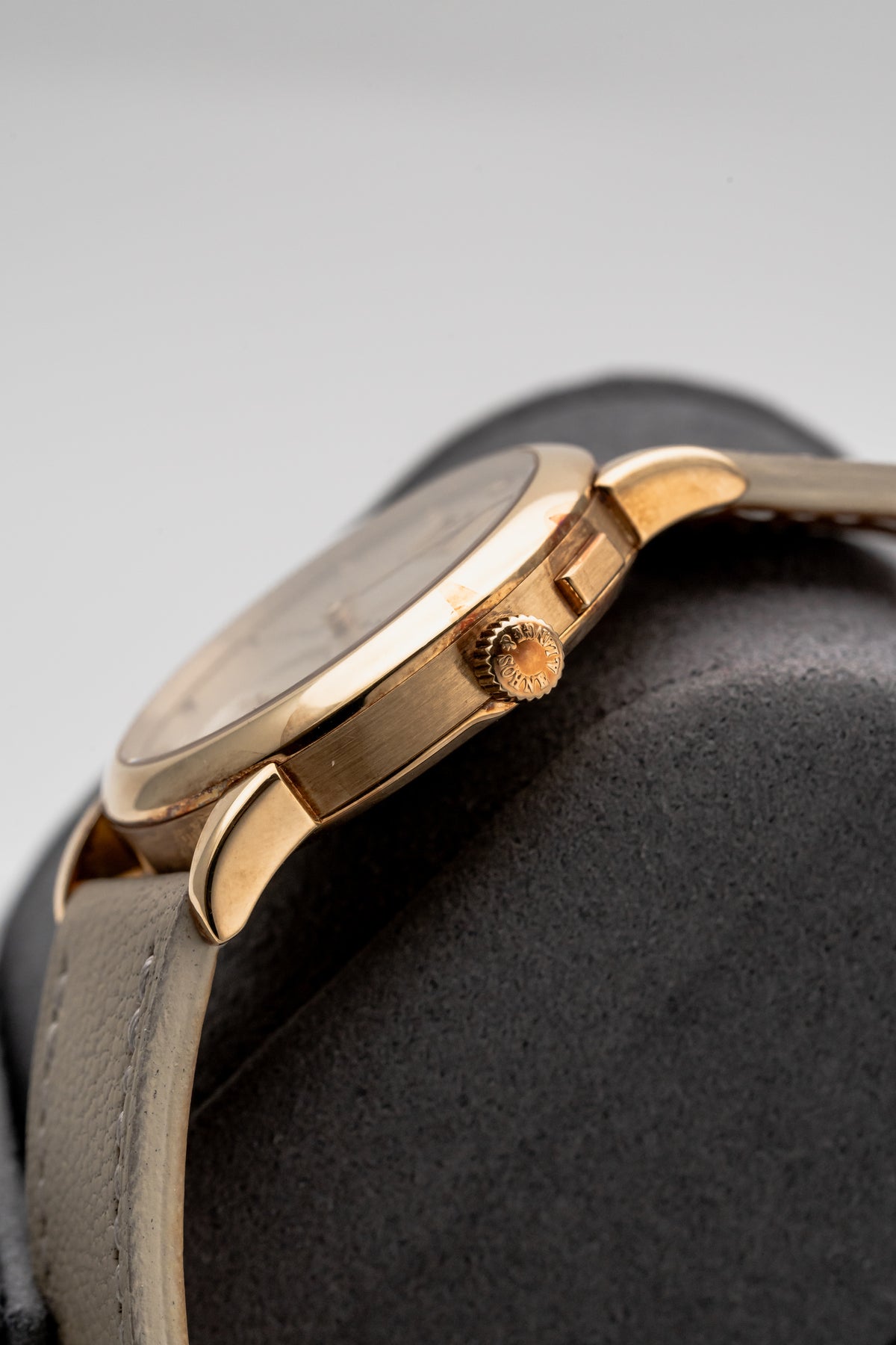 A. Lange & Söhne Saxonia Big Date Closed Caseback 105.001 Champagne Dial