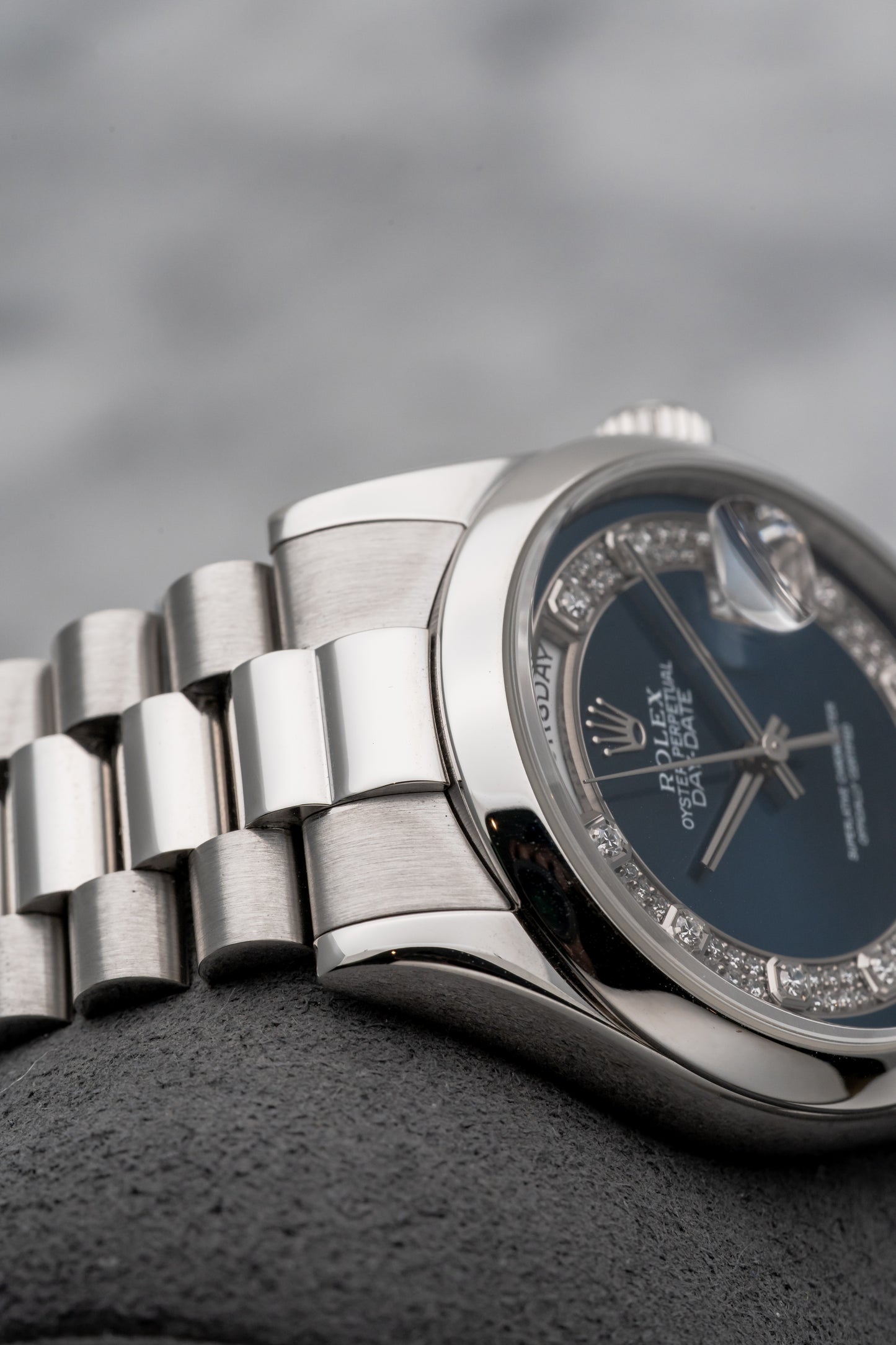 Rolex Daydate 36 118206 Platinum Pave Blue