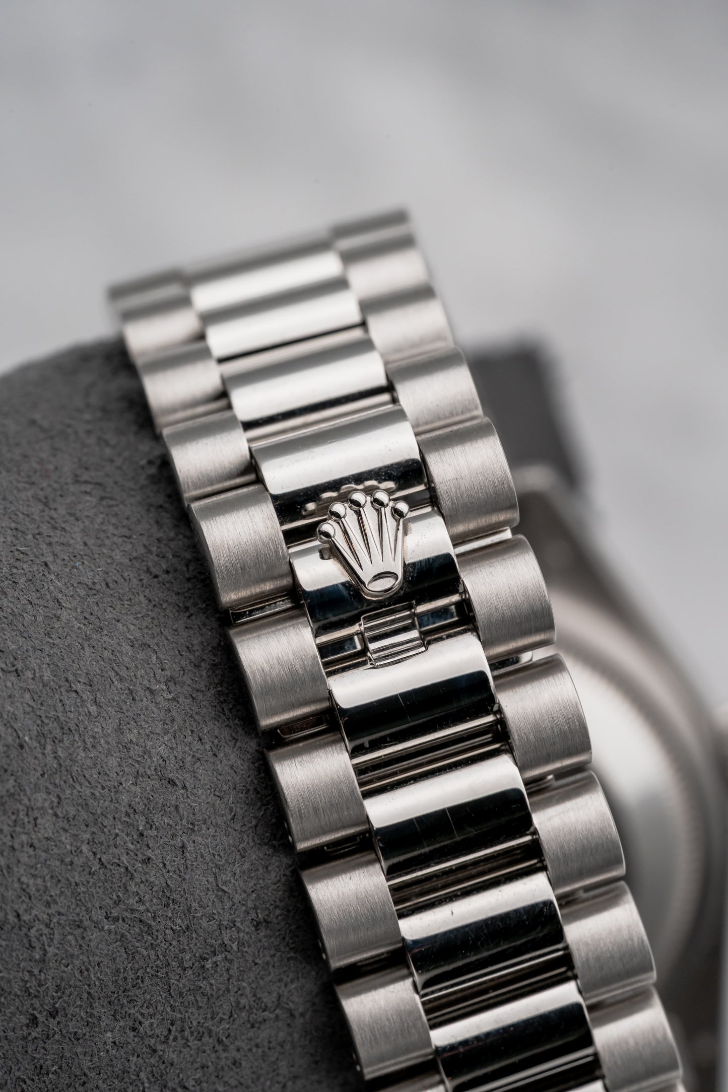 Rolex Daydate 36 118206 Platinum Pave Blue