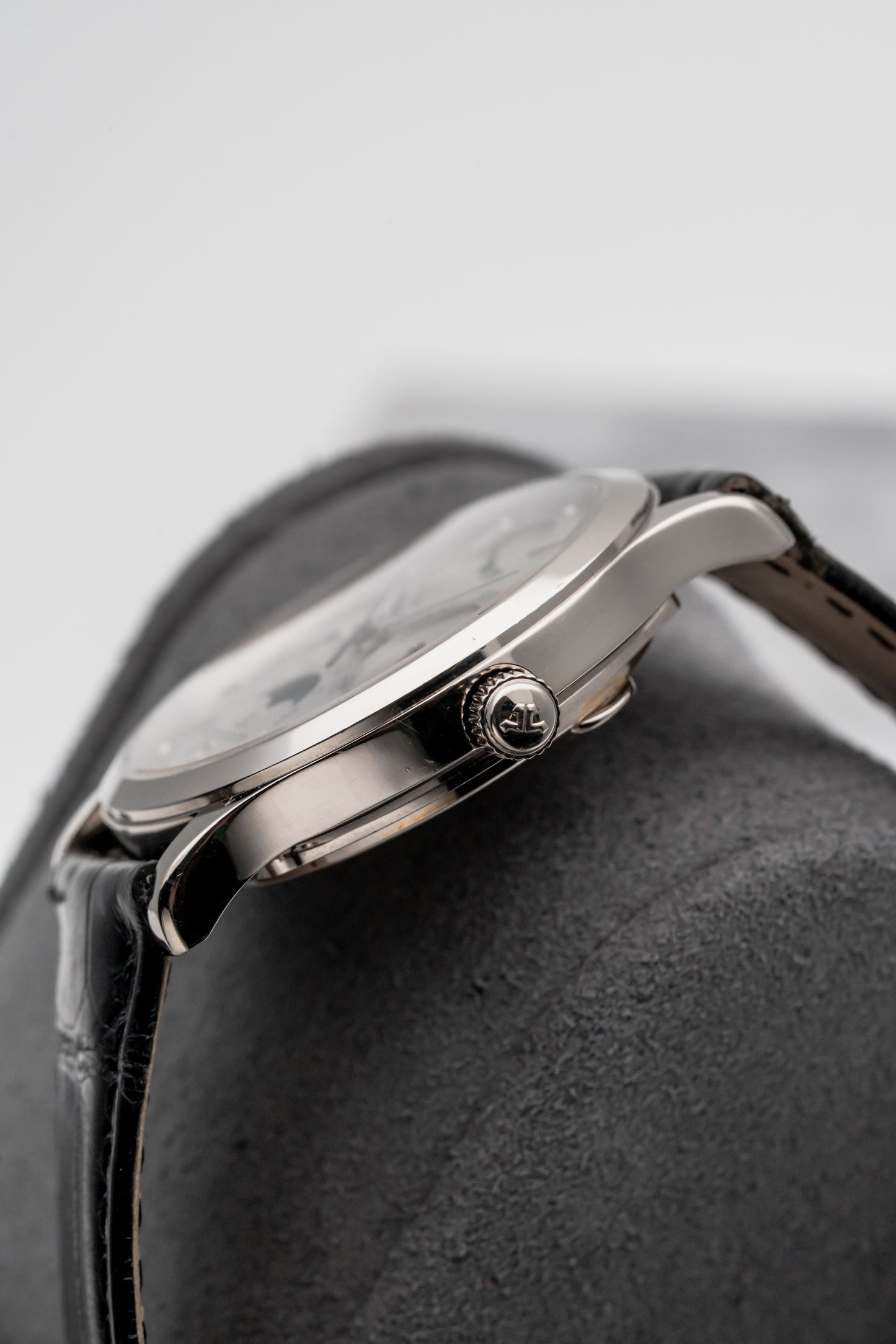 Jaeger-LeCoultre Master Control Perpetual Calendar 140.3.80 Grey Dial