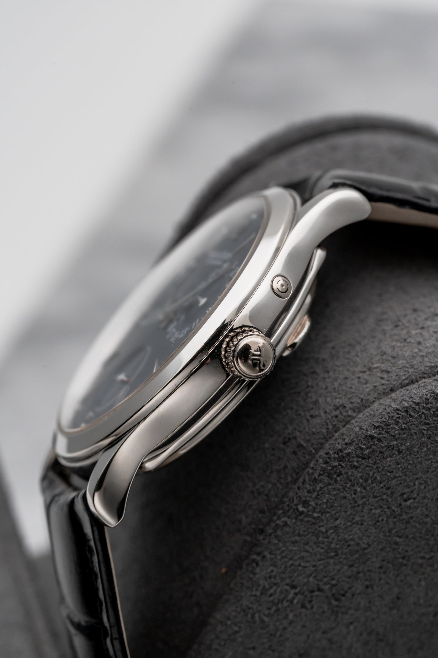 Jaeger-LeCoultre Master Reserve de Marche 140.6.93 Dark Blue Dial