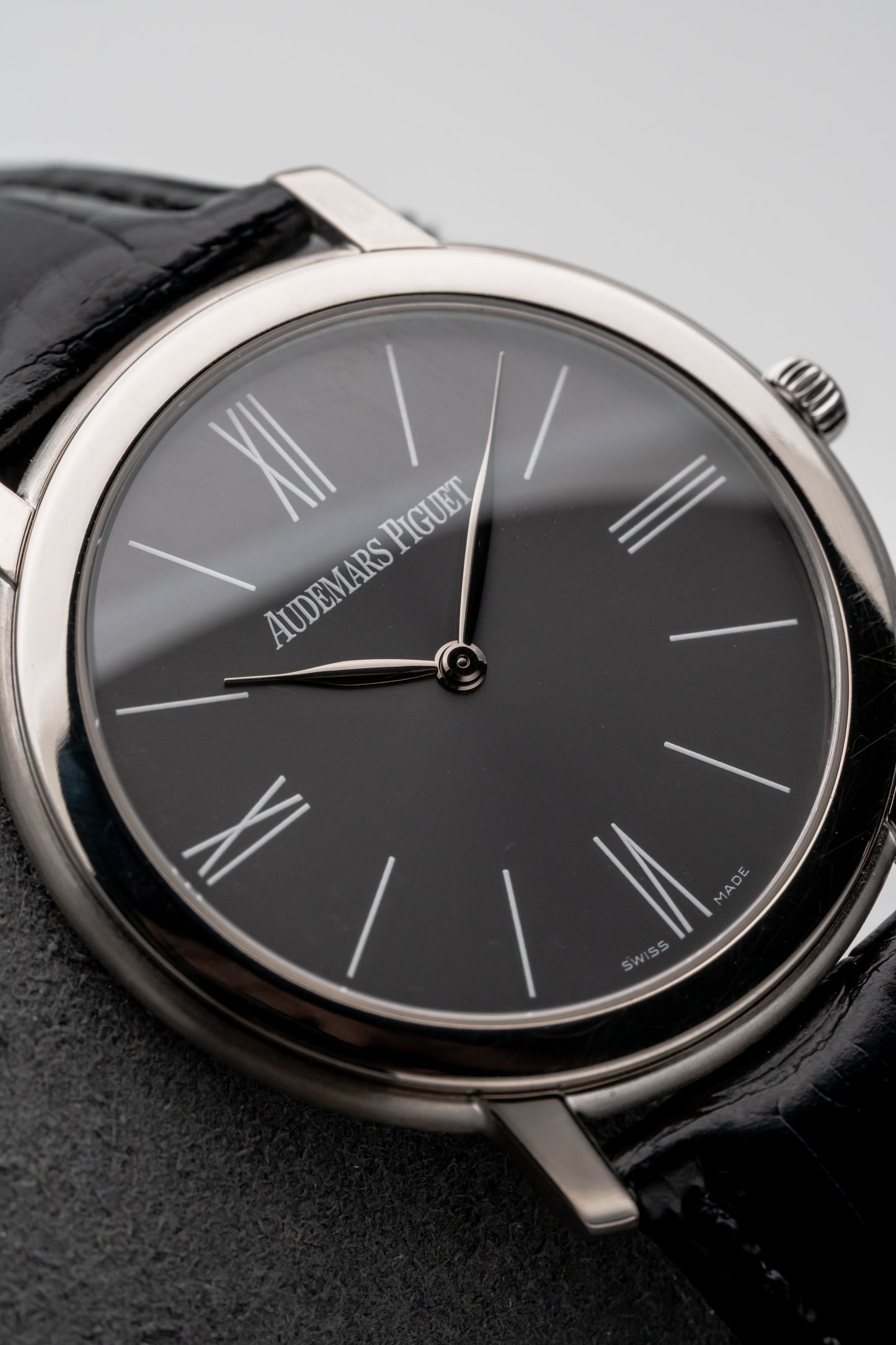 Audemars Piguet Jules Audemars Extra-Thin 15093BC Grey Dial