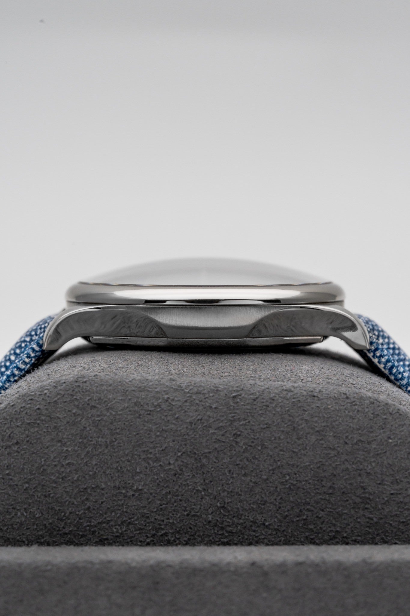 H. Moser & Cie Venturer White Gold 2327-0207 Blue Fumé, White Gold