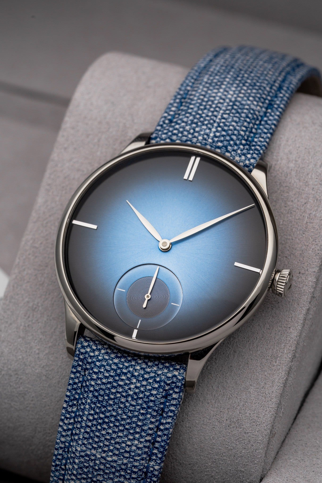 H. Moser & Cie Venturer White Gold 2327-0207 Blue Fumé, White Gold