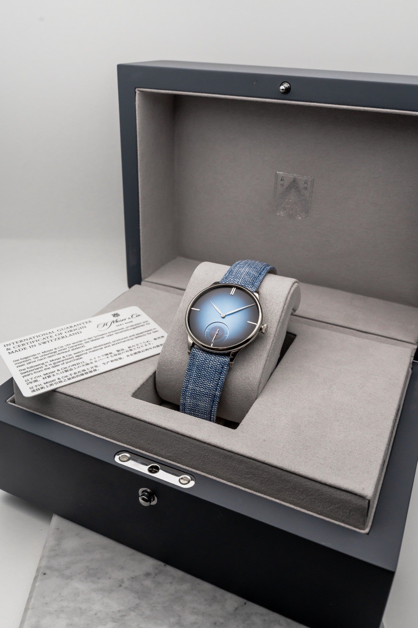 H. Moser & Cie Venturer White Gold 2327-0207 Blue Fumé, White Gold