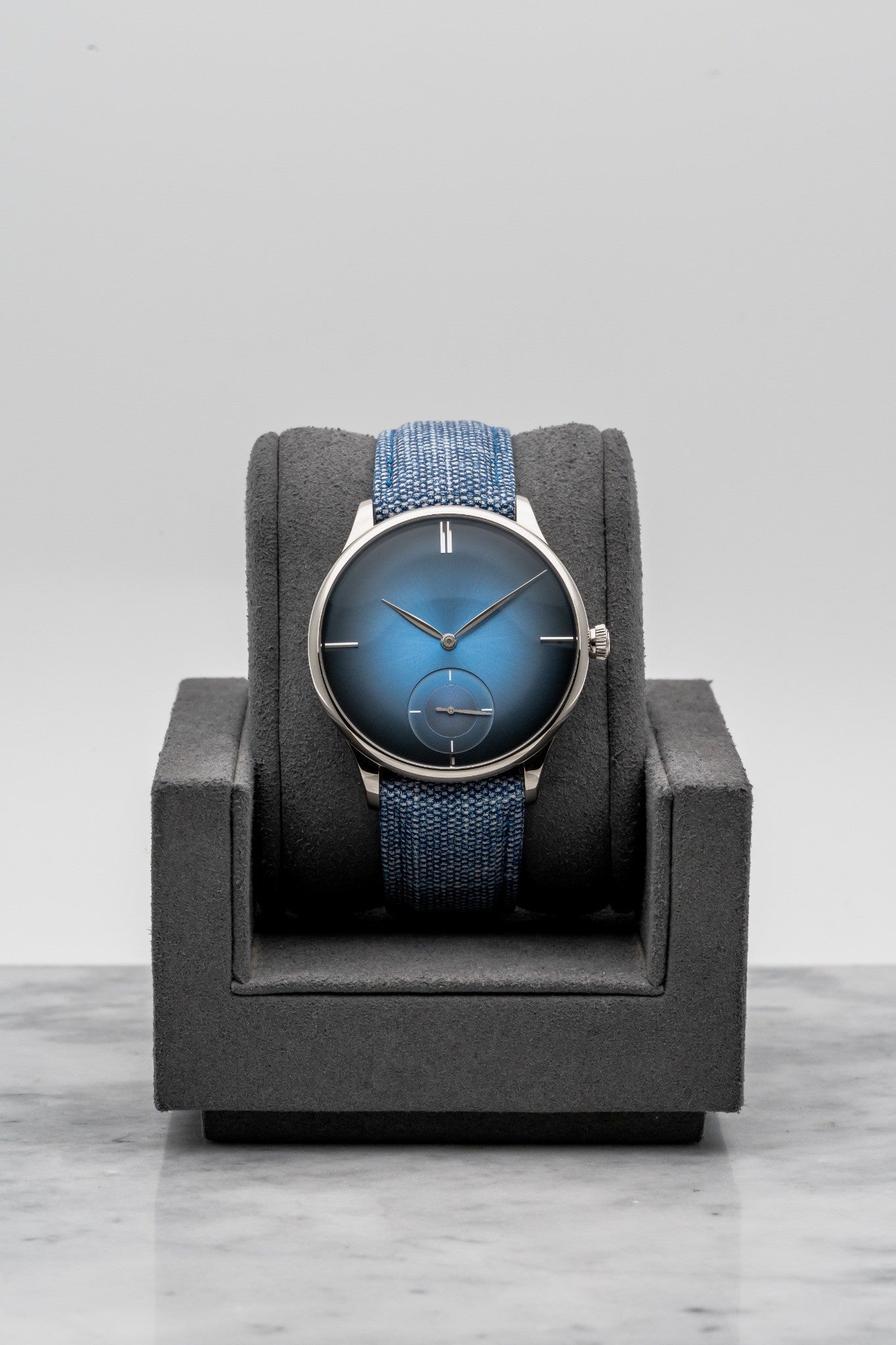 H. Moser & Cie Venturer White Gold 2327-0207 Blue Fumé, White Gold