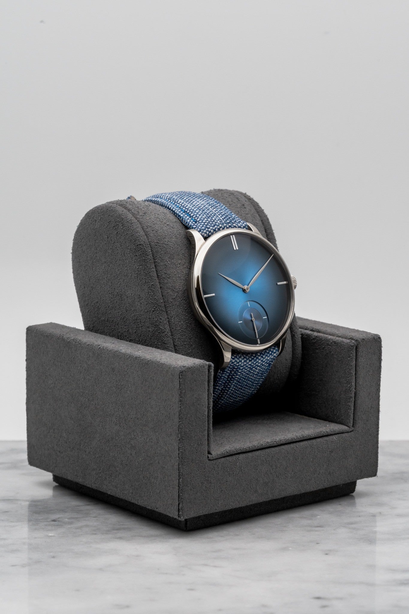 H. Moser & Cie Venturer White Gold 2327-0207 Blue Fumé, White Gold