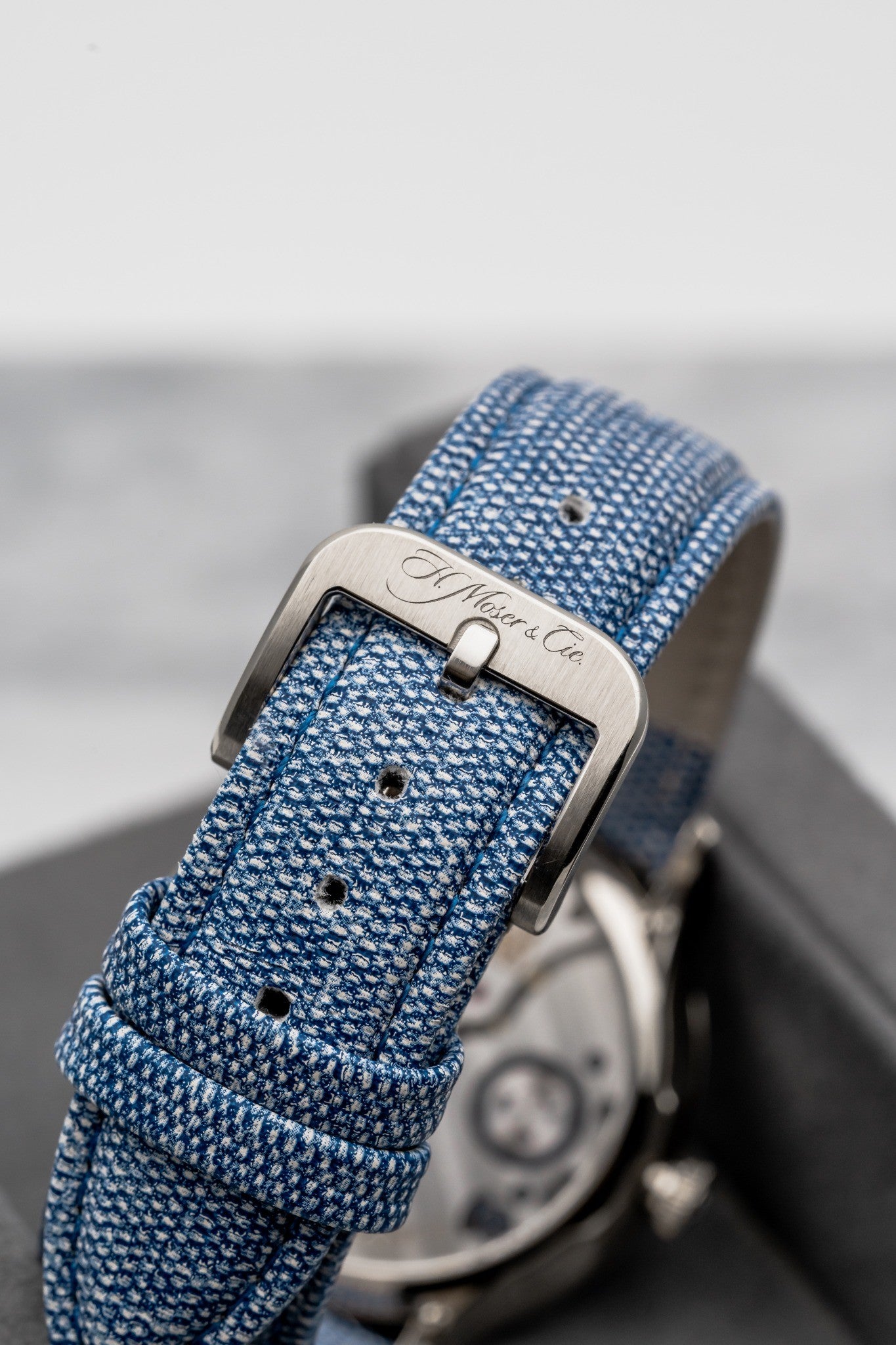 H. Moser & Cie Venturer White Gold 2327-0207 Blue Fumé, White Gold