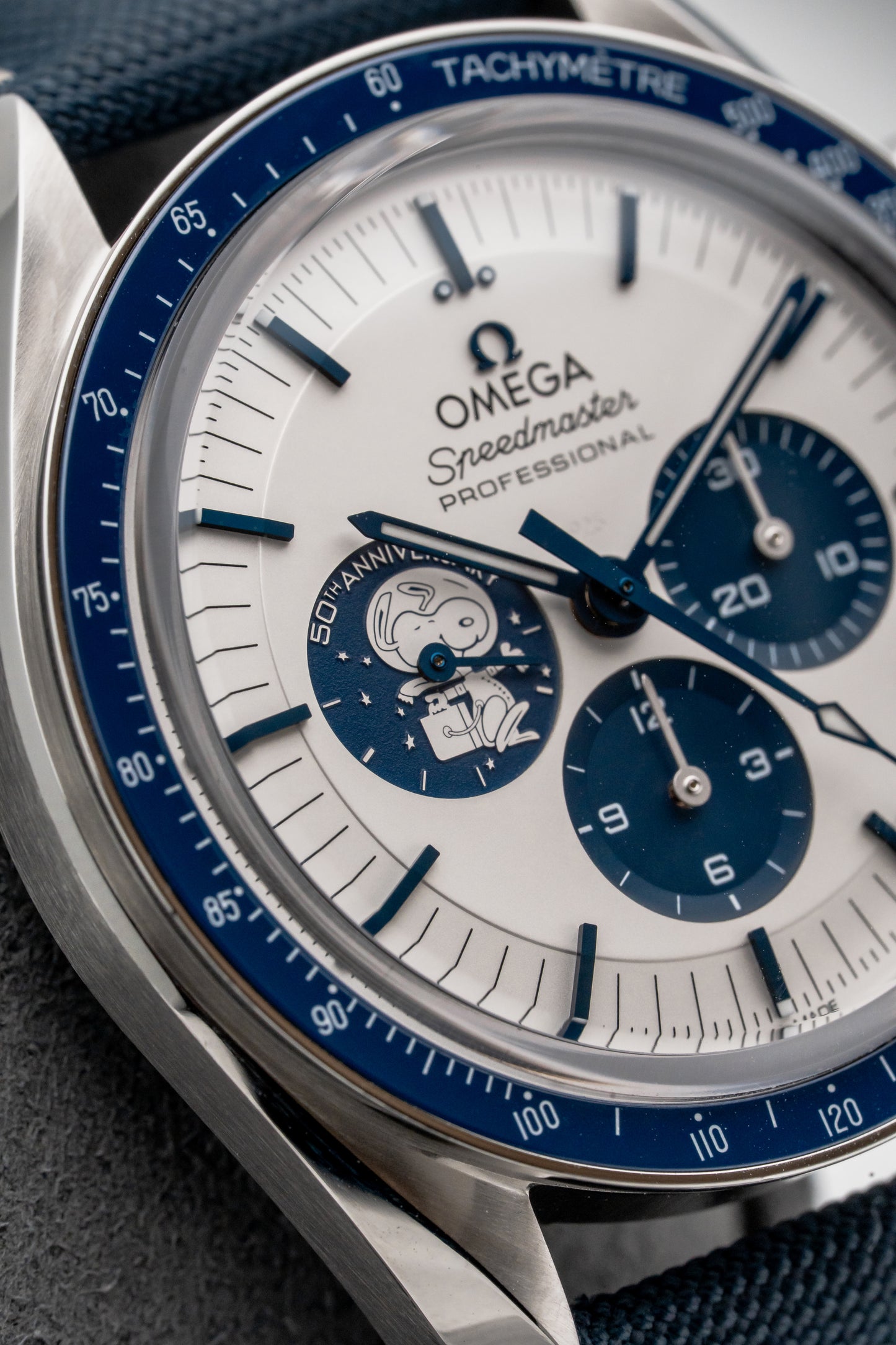 Omega Speedmaster 310.32.42.50.02.001 Snoopy Dial