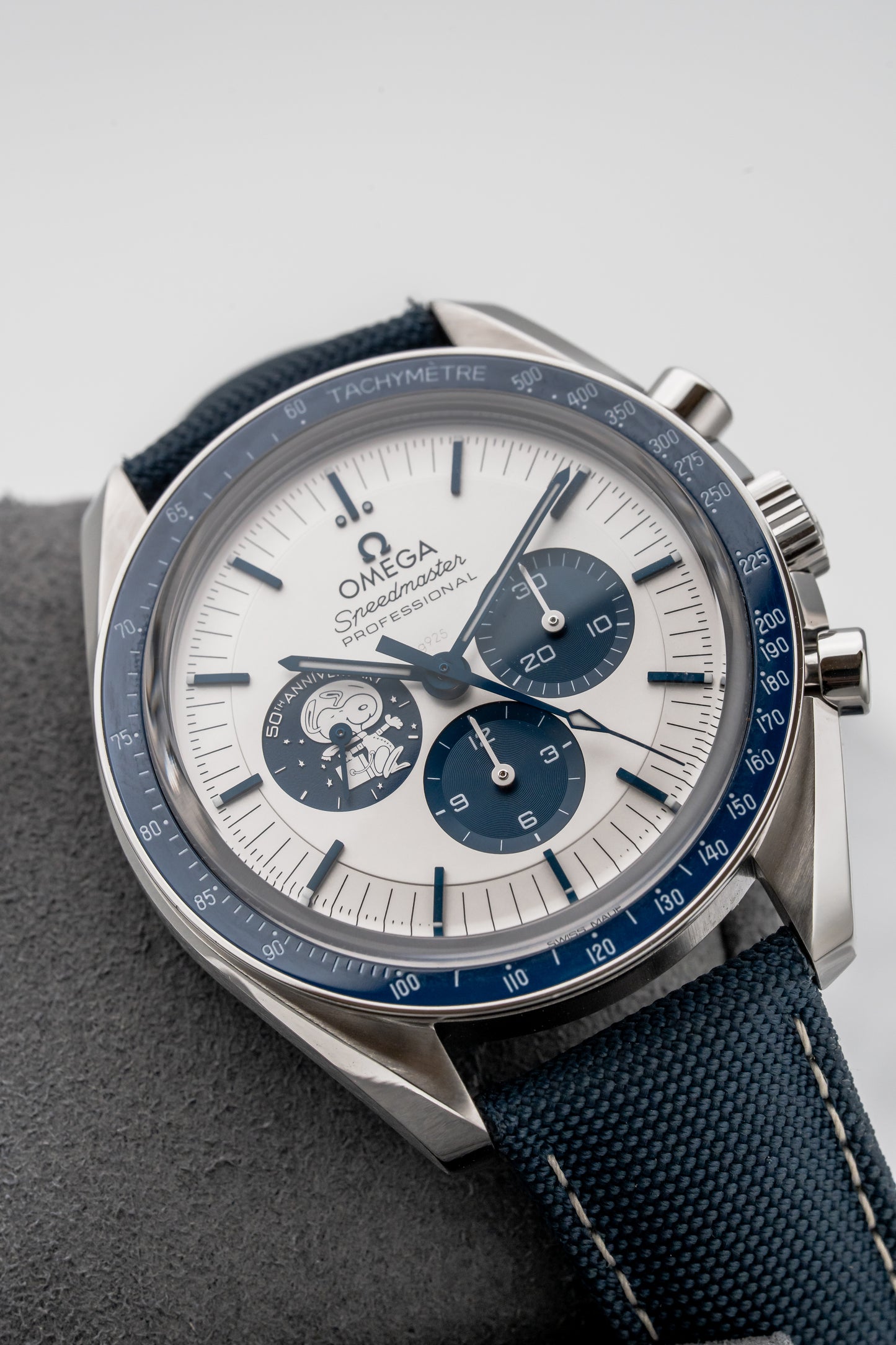 Omega Speedmaster 310.32.42.50.02.001 Snoopy Dial