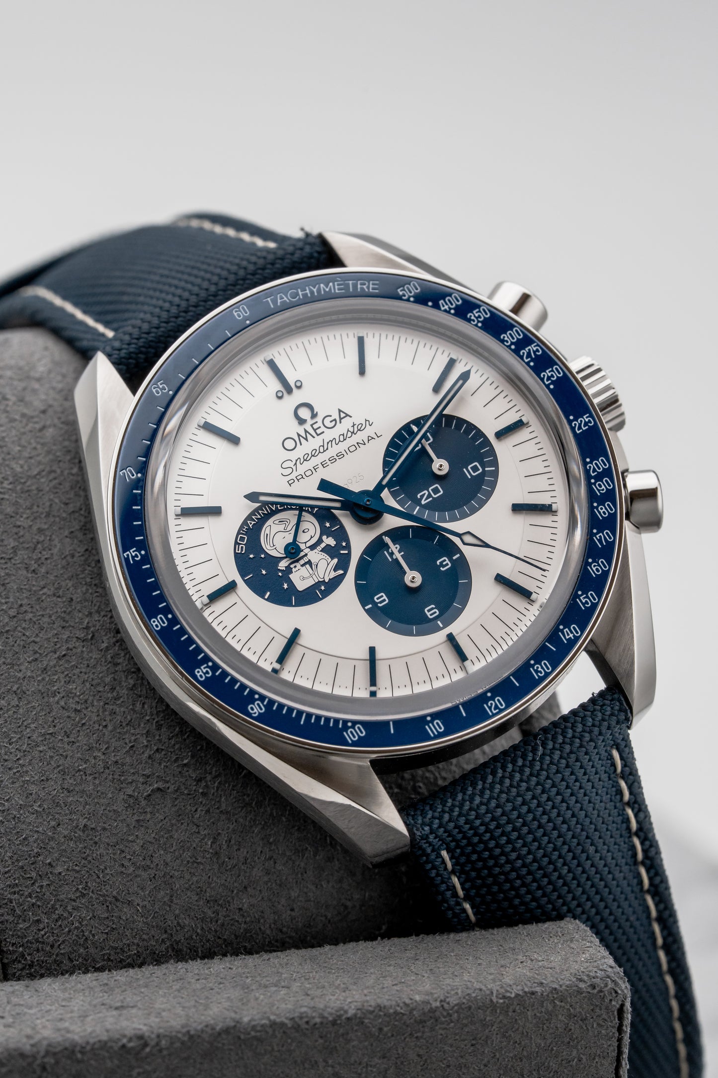 Omega Speedmaster 310.32.42.50.02.001 Snoopy Dial