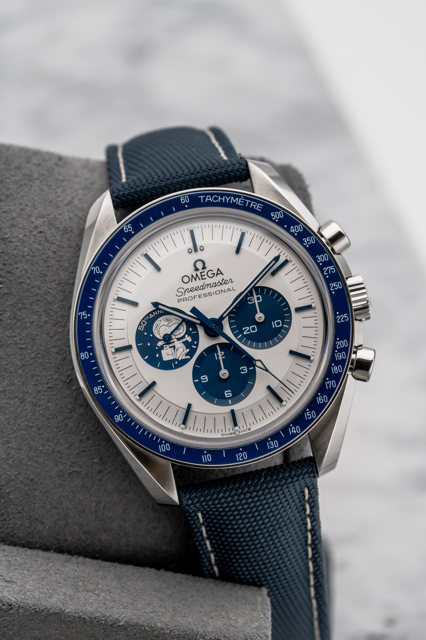 Omega Speedmaster 310.32.42.50.02.001 Snoopy Dial