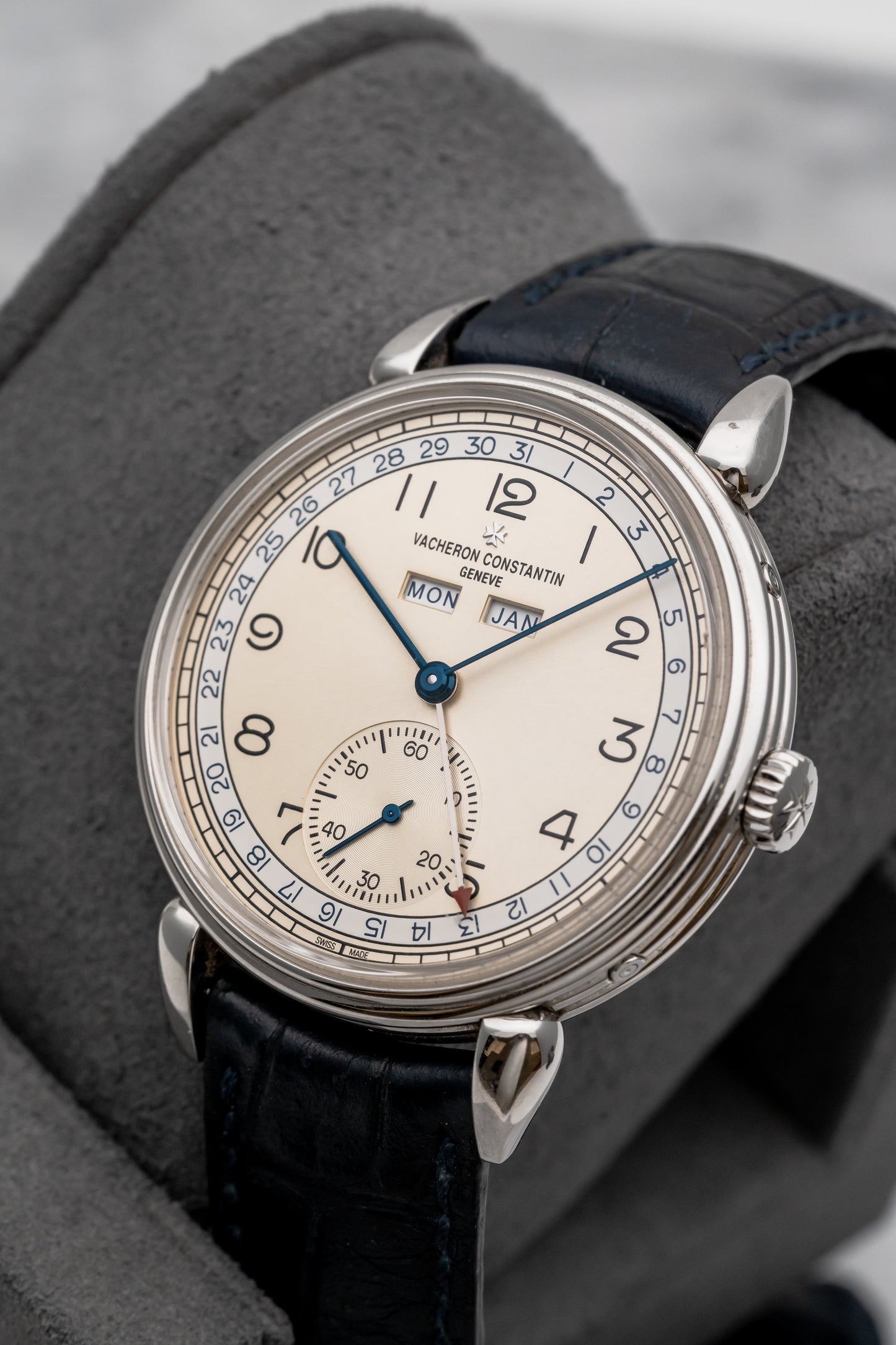 Vacheron Constantin Historiques Triple Calendrier 1942 3110V/000A-B426 Cream Dial