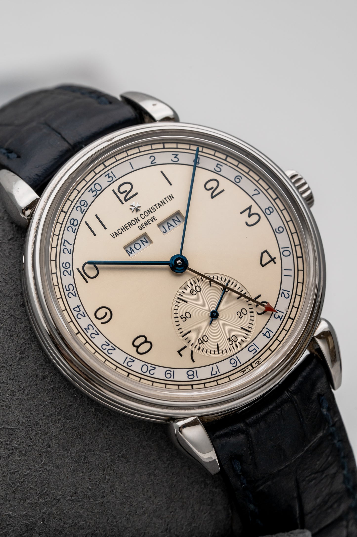 Vacheron Constantin Historiques Triple Calendrier 1942 3110V/000A-B426 Cream Dial